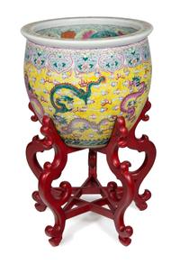 A Chinese Export Porcelain Jardinière Jardinière height 19 x diameter 21 1/2 inches, stand height 23 1/2 inches. — 20TH CENTURY
