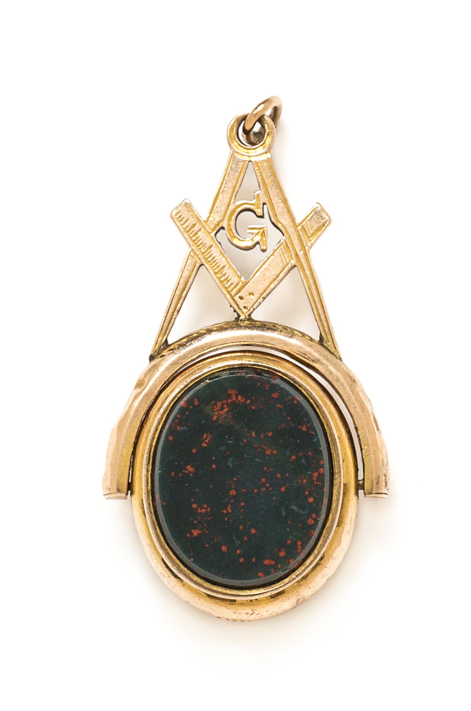 A 10 Karat Yellow Gold, Bloodstone and Sardonyx Swivel Mason Fob, 6.10 dwts.