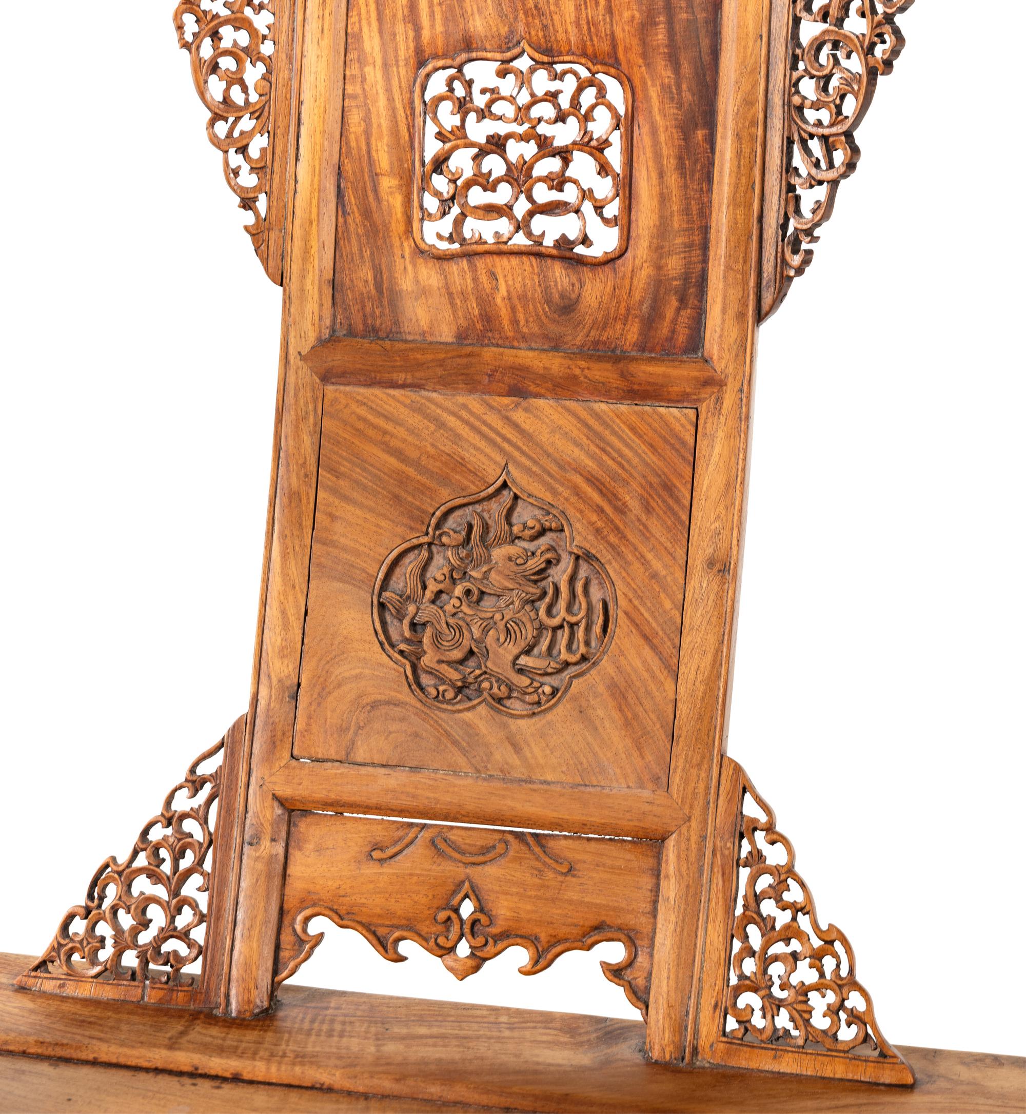A Pair of Chinese Continuous Armchairs, Possibly Huanghuali, 20th Century 近代 或为黄花梨 圈椅一對