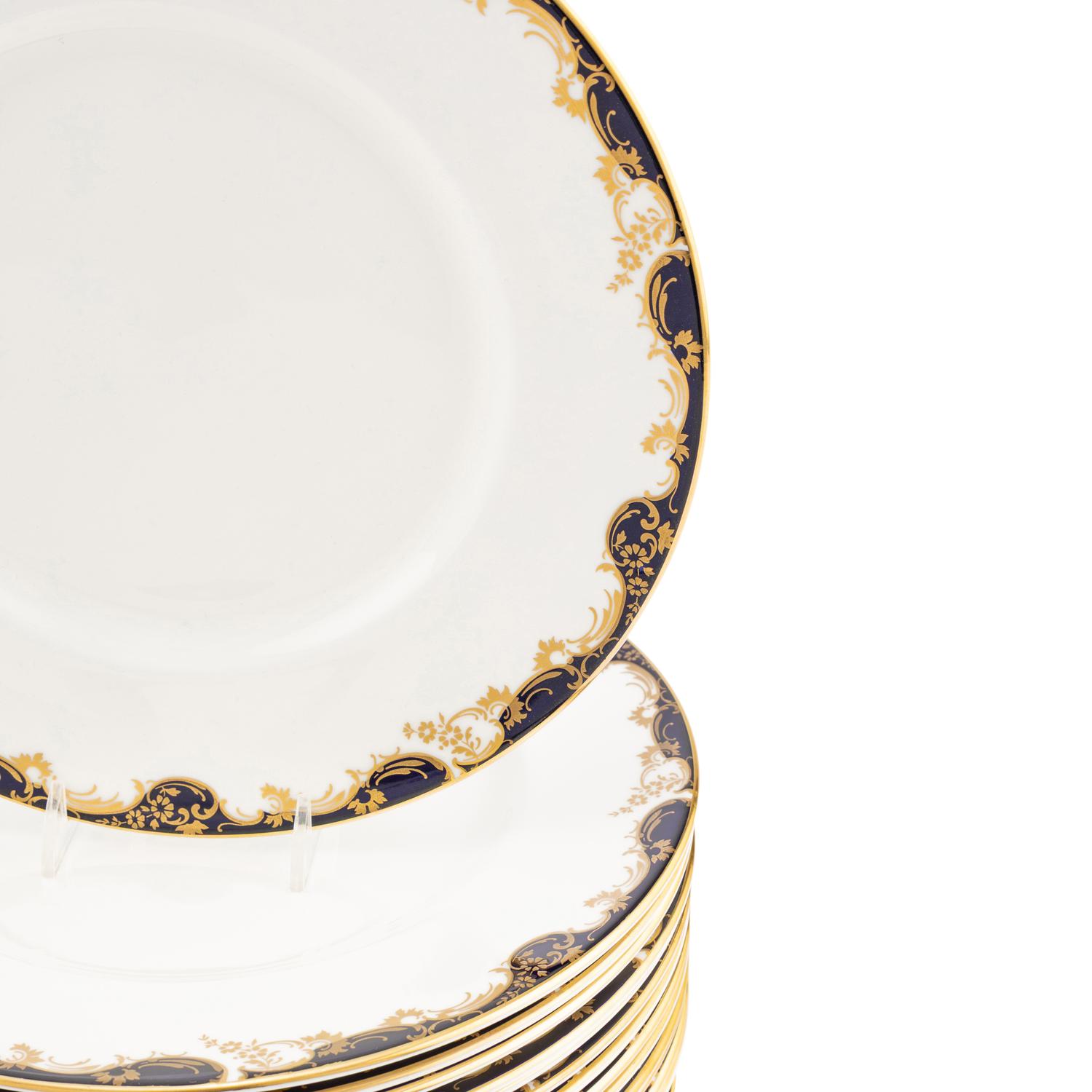 A Set of Eighteen Mintons Versailles Porcelain Dinner Plates