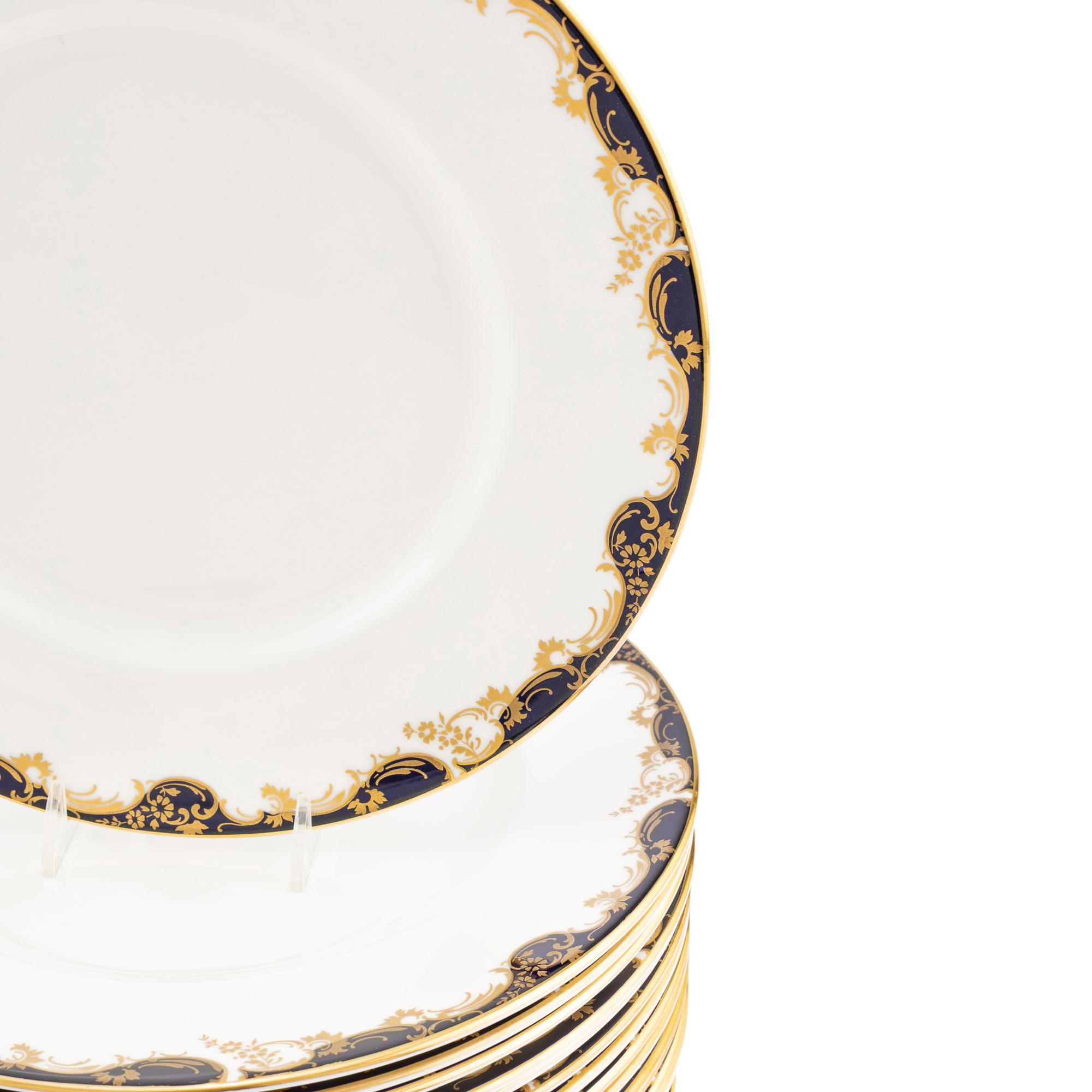 A Set of Eighteen Mintons Versailles Porcelain Dinner Plates