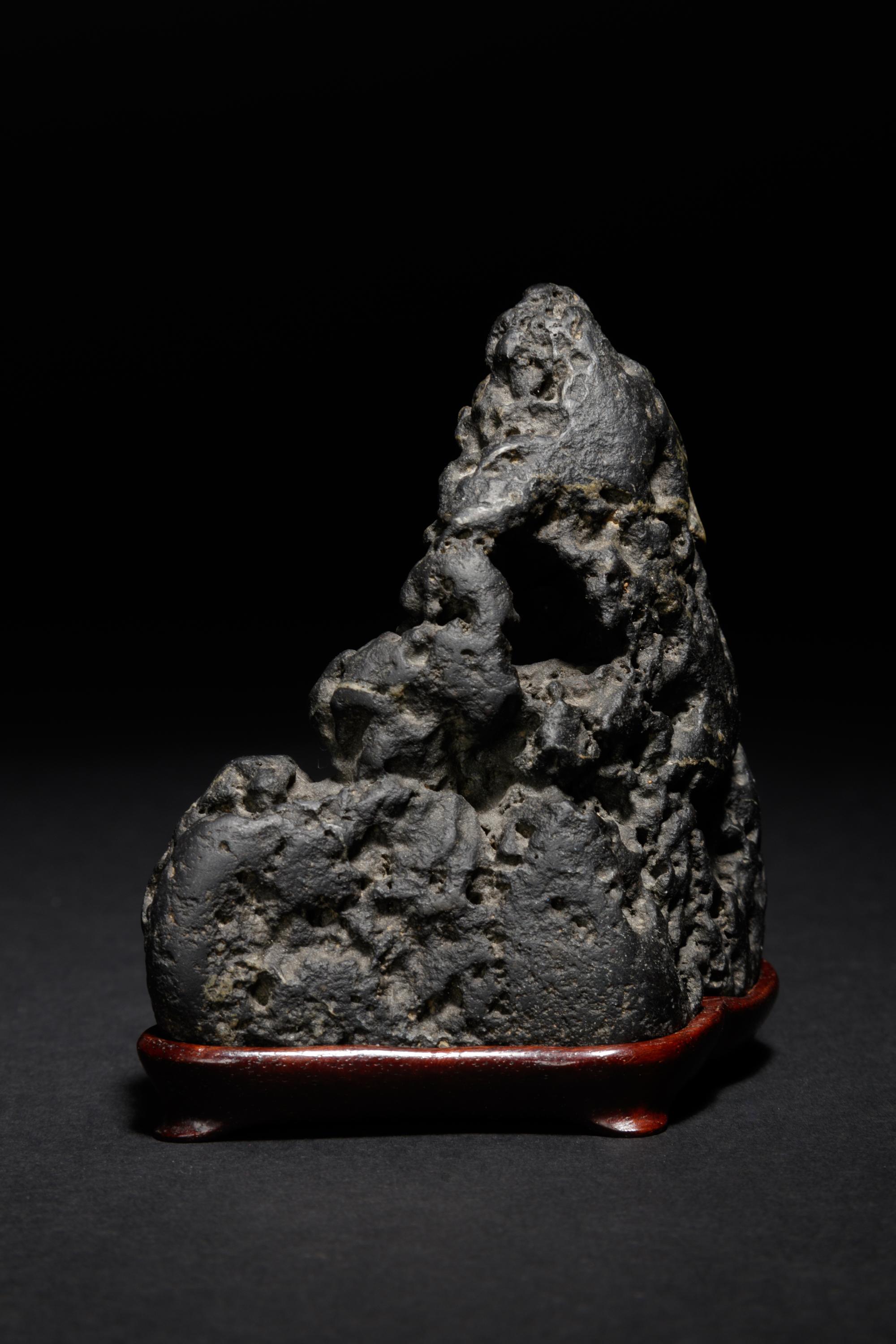 A Small Lingbi Scholar's Rock