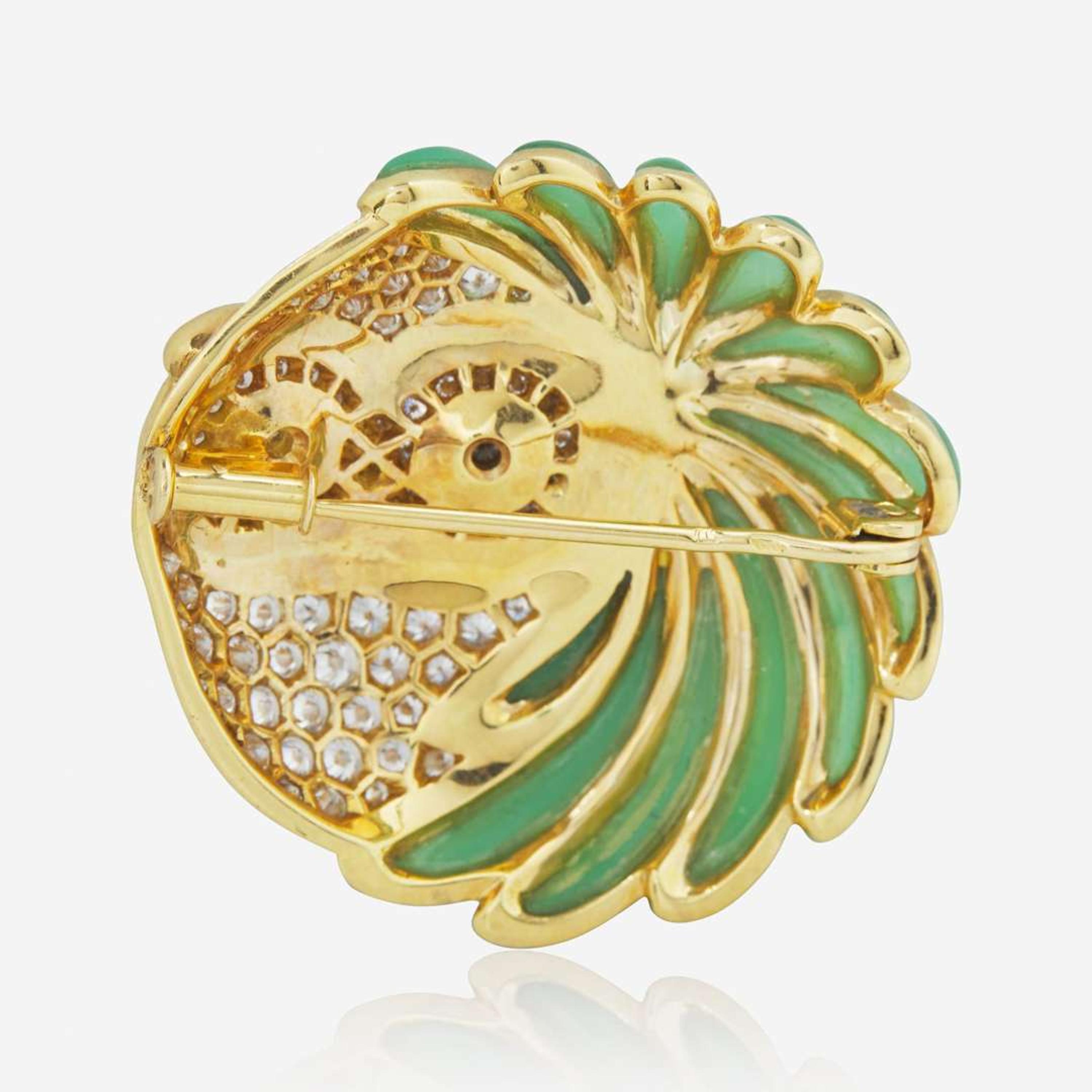An 18K Yellow Gold, Green Onyx, and Diamond Owl Brooch French