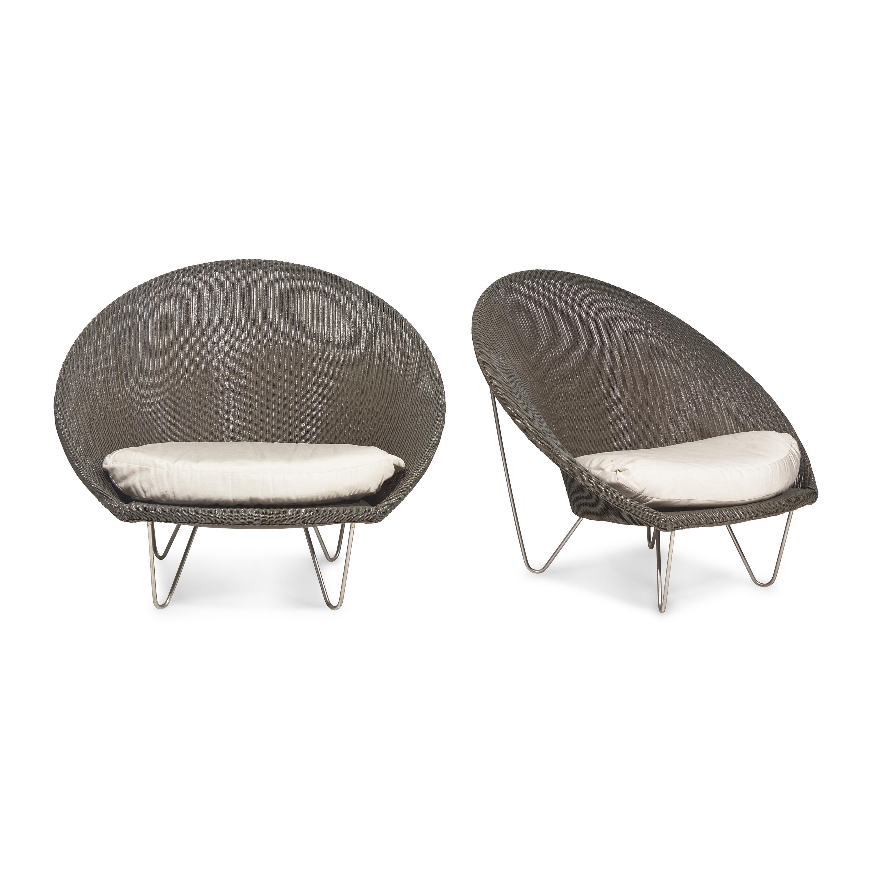 Janus et Cie Modern Design — A Pair of Gigi II Outdoor Lounge Chairs