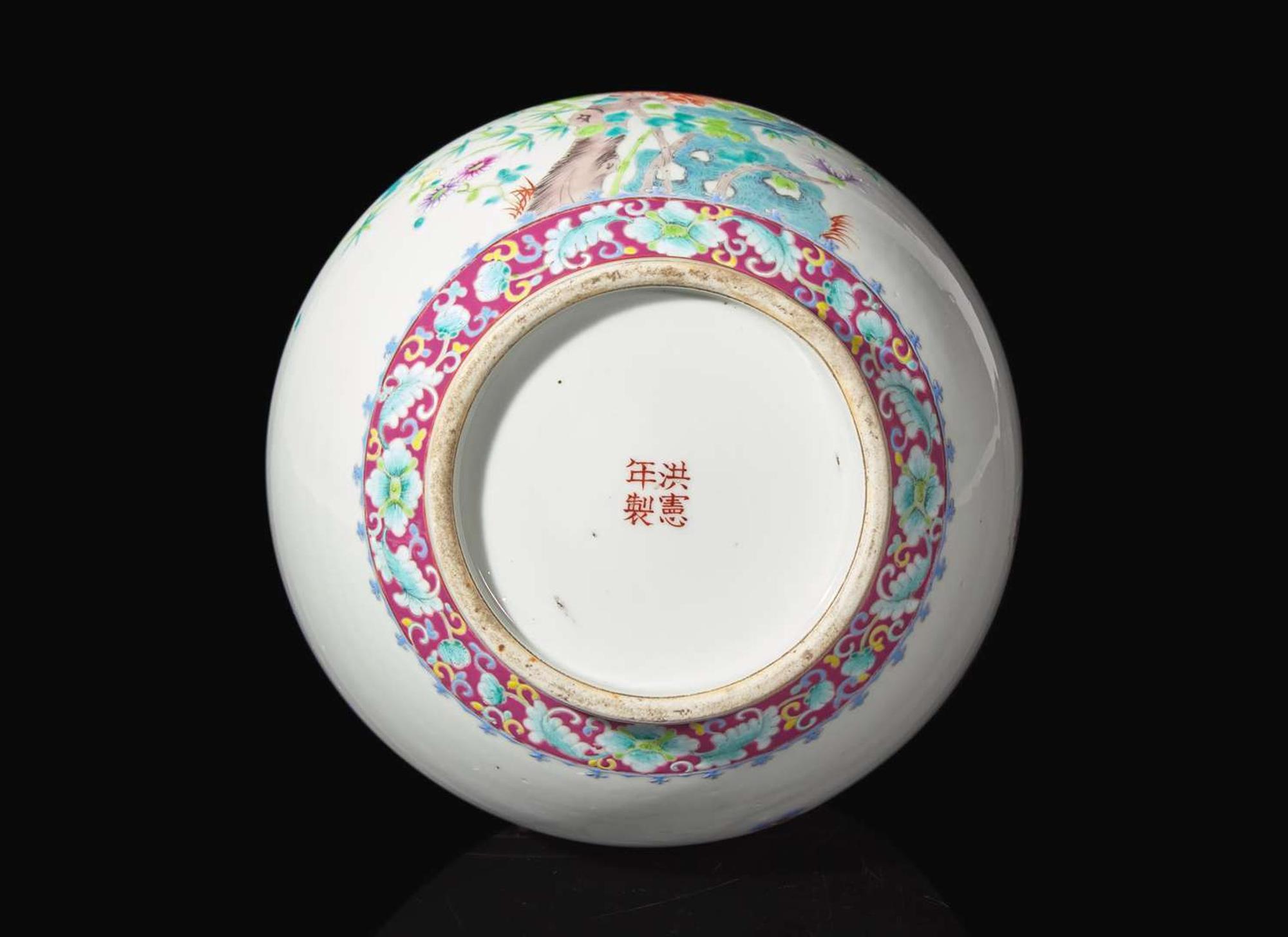 A Chinese famille rose-decorated vase, Hongxian four-character mark 粉彩瓶一隻 洪憲四字款