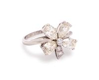 DIAMOND CLOVER RING