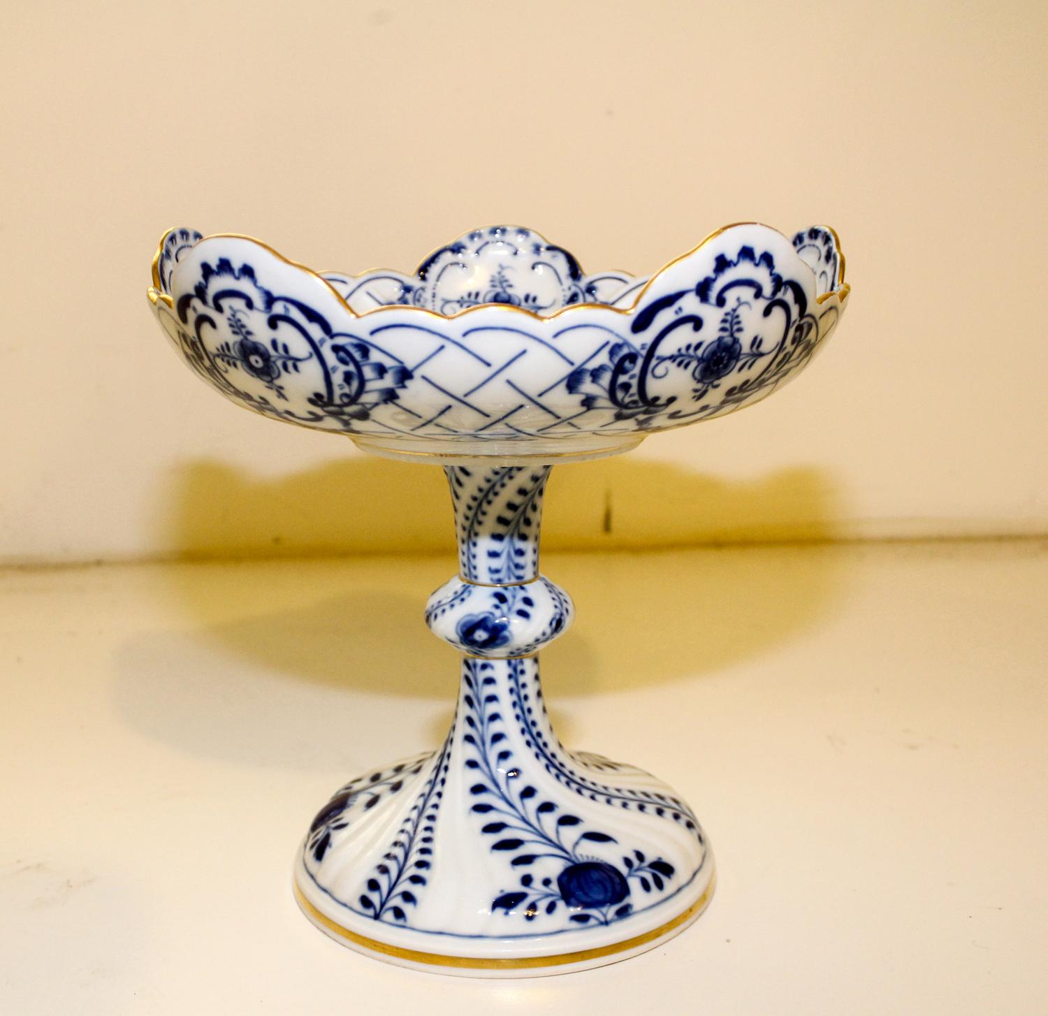 A Meissen Porcelain Compote Height 8 3/4 inches. — 19TH/20TH CENTURY