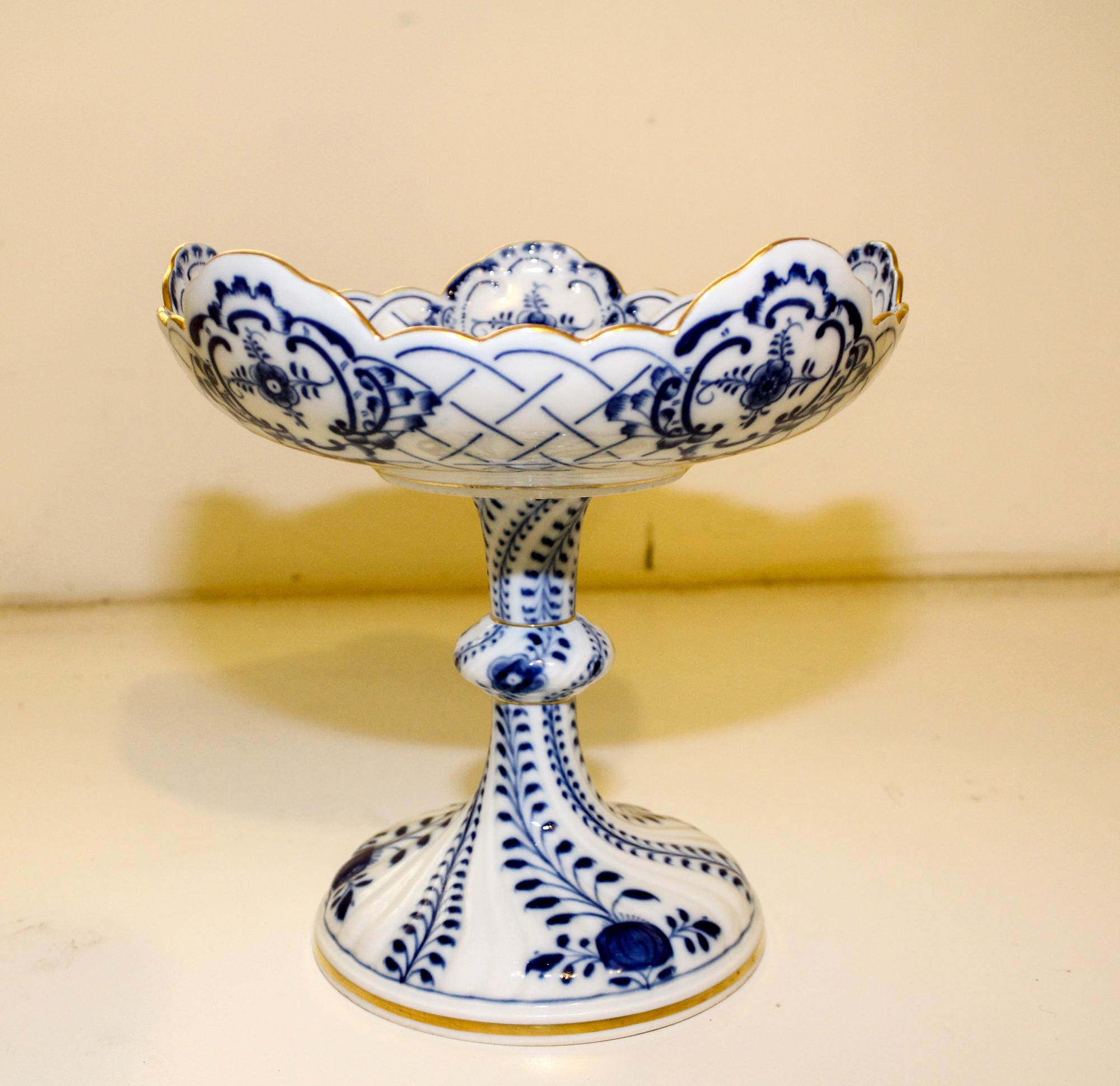 A Meissen Porcelain Compote Height 8 3/4 inches. — 19TH/20TH CENTURY
