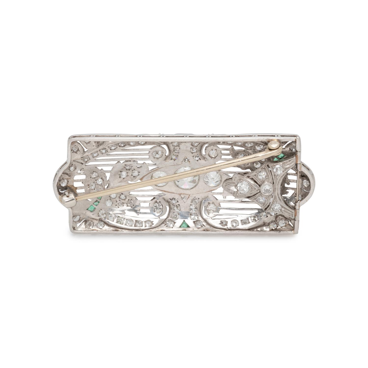 ART DECO, DIAMOND AND EMERALD PENDANT/BROOCH
