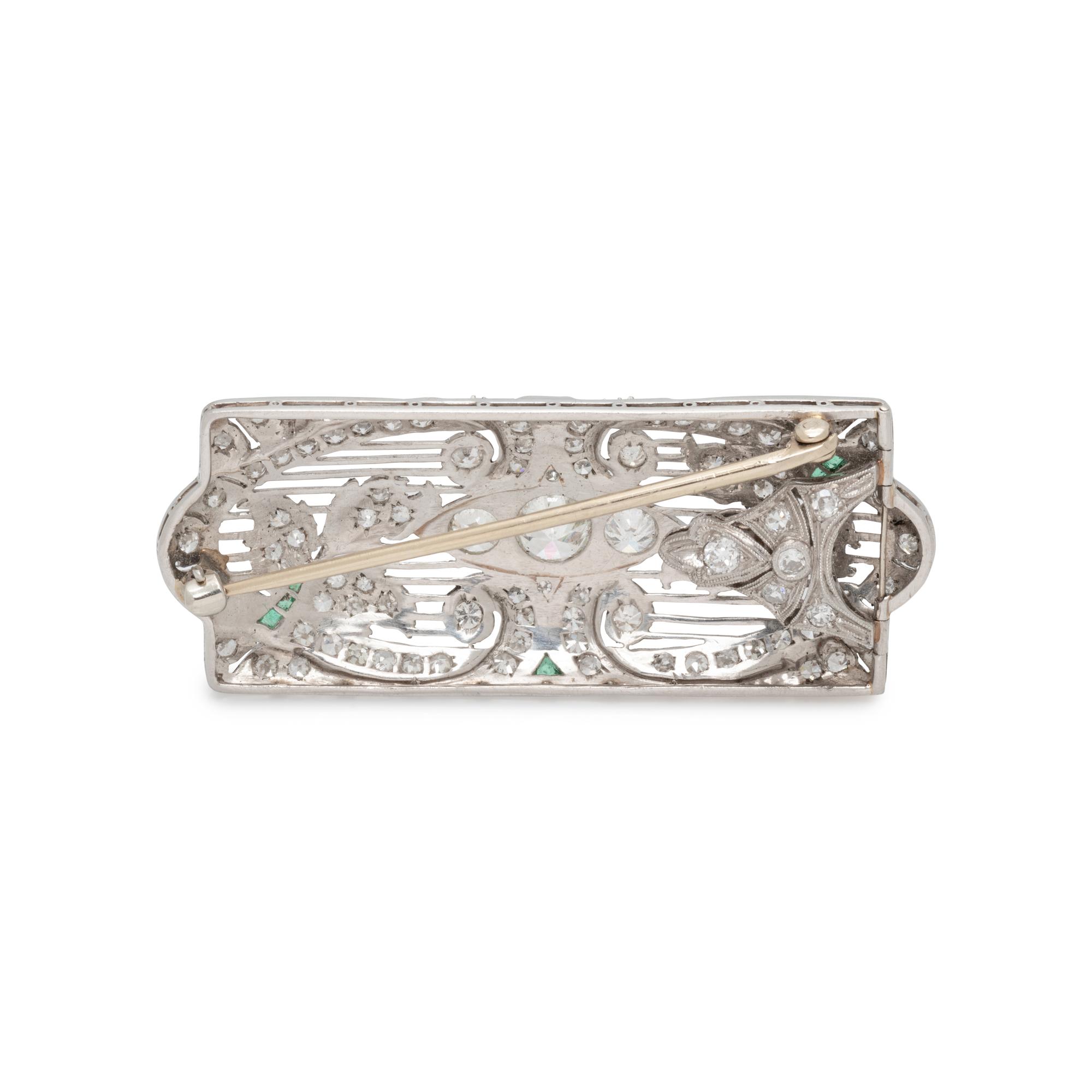 ART DECO, DIAMOND AND EMERALD PENDANT/BROOCH