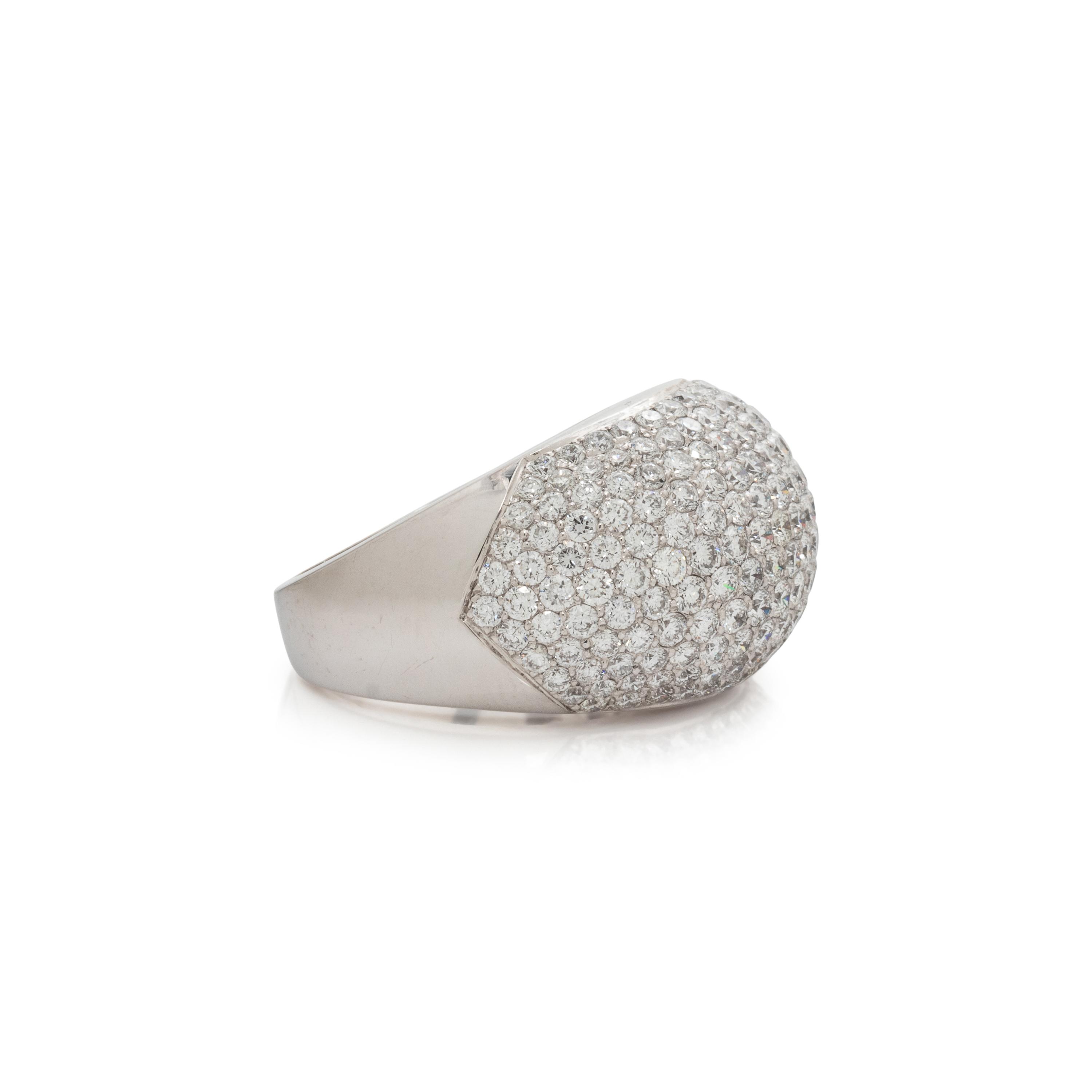 WHITE GOLD AND DIAMOND BOMBÉ RING