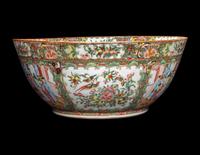 A Chinese Export Rose Medallion Porcelain Punch Bowl, 19th Century 清晚期 廣彩人物故事圖大碗