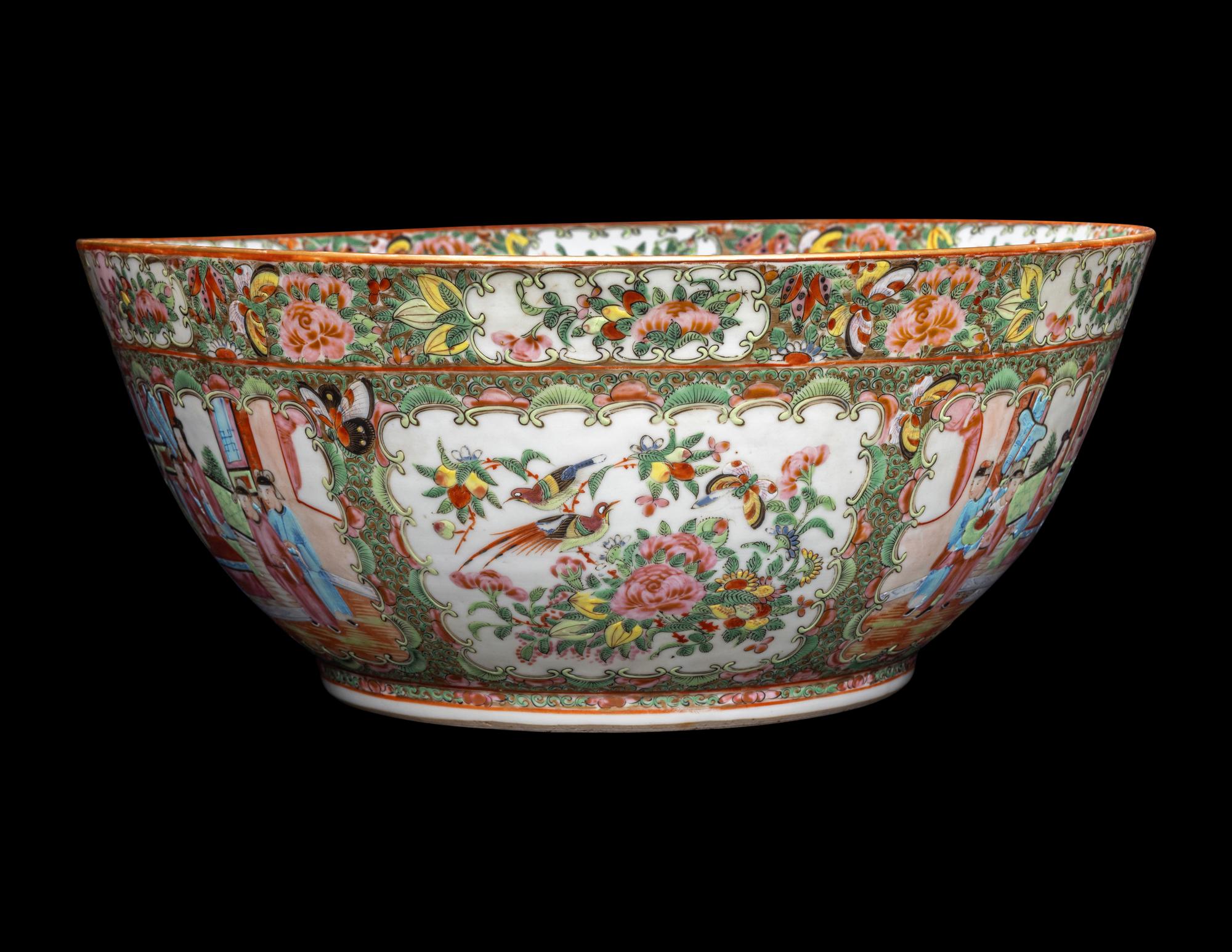 A Chinese Export Rose Medallion Porcelain Punch Bowl, 19th Century 清晚期 廣彩人物故事圖大碗