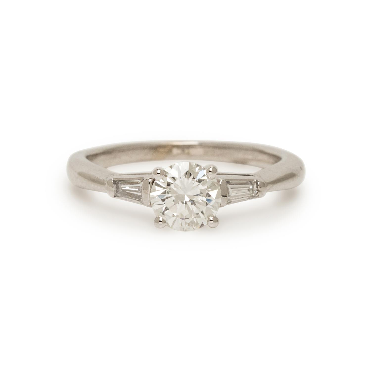 DIAMOND AND WHITE GOLD RING