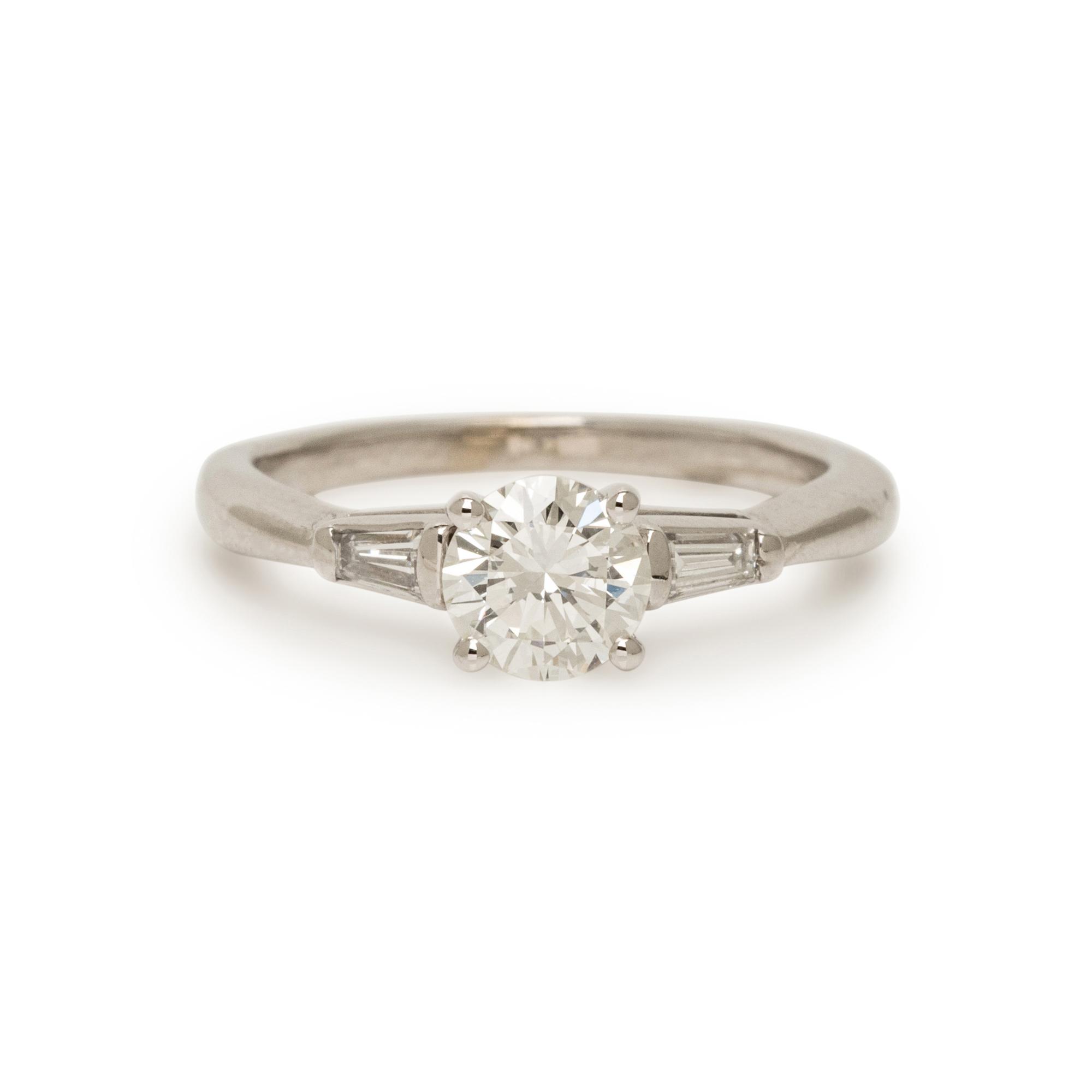 DIAMOND AND WHITE GOLD RING