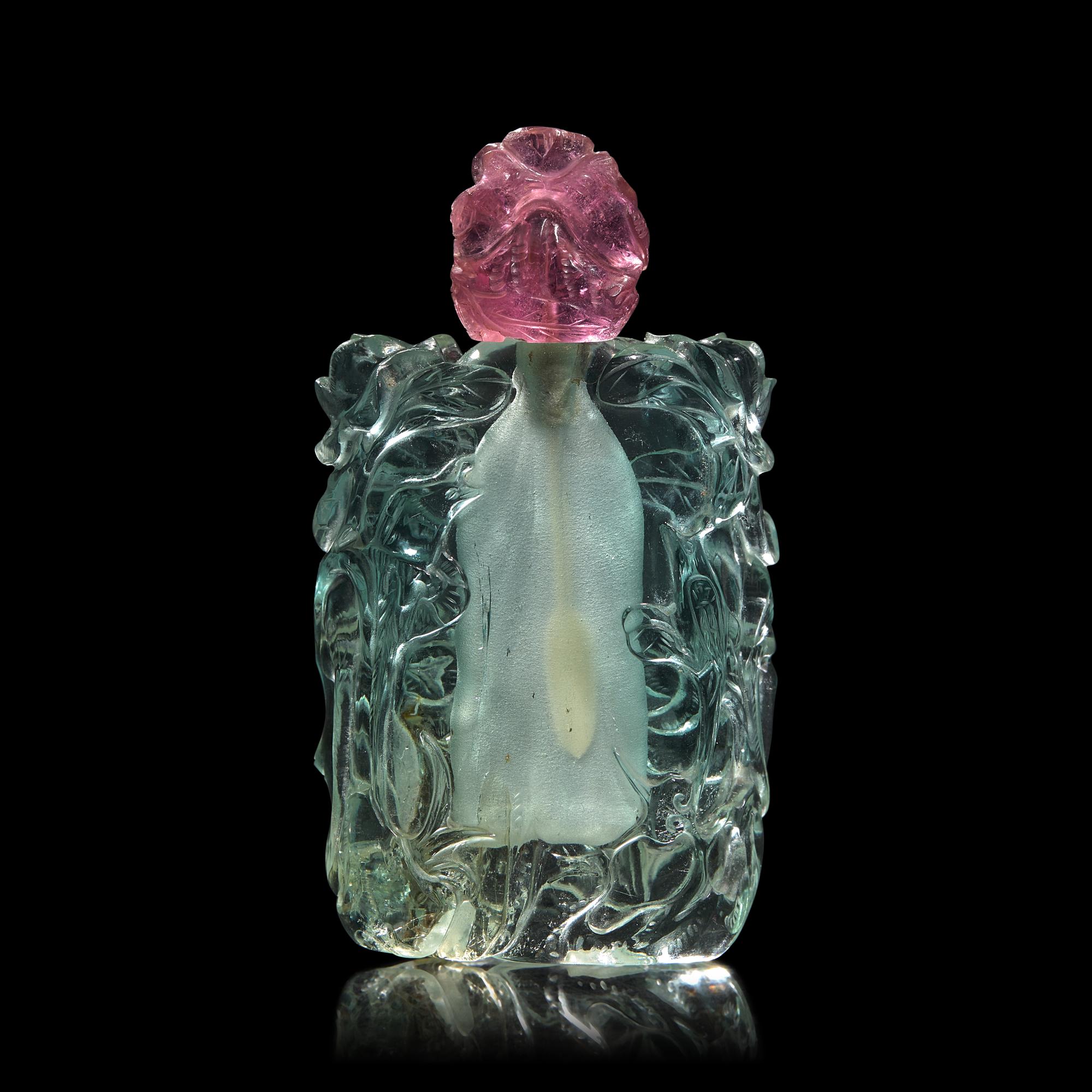 A Fine Chinese Carved Aquamarine Snuff Bottle, 19th Century