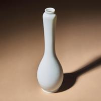 A Chinese Blanc-de-Chine Porcelain Vase, Late 17th-Early 18th Century — 清早中期 德化白瓷長頸瓶