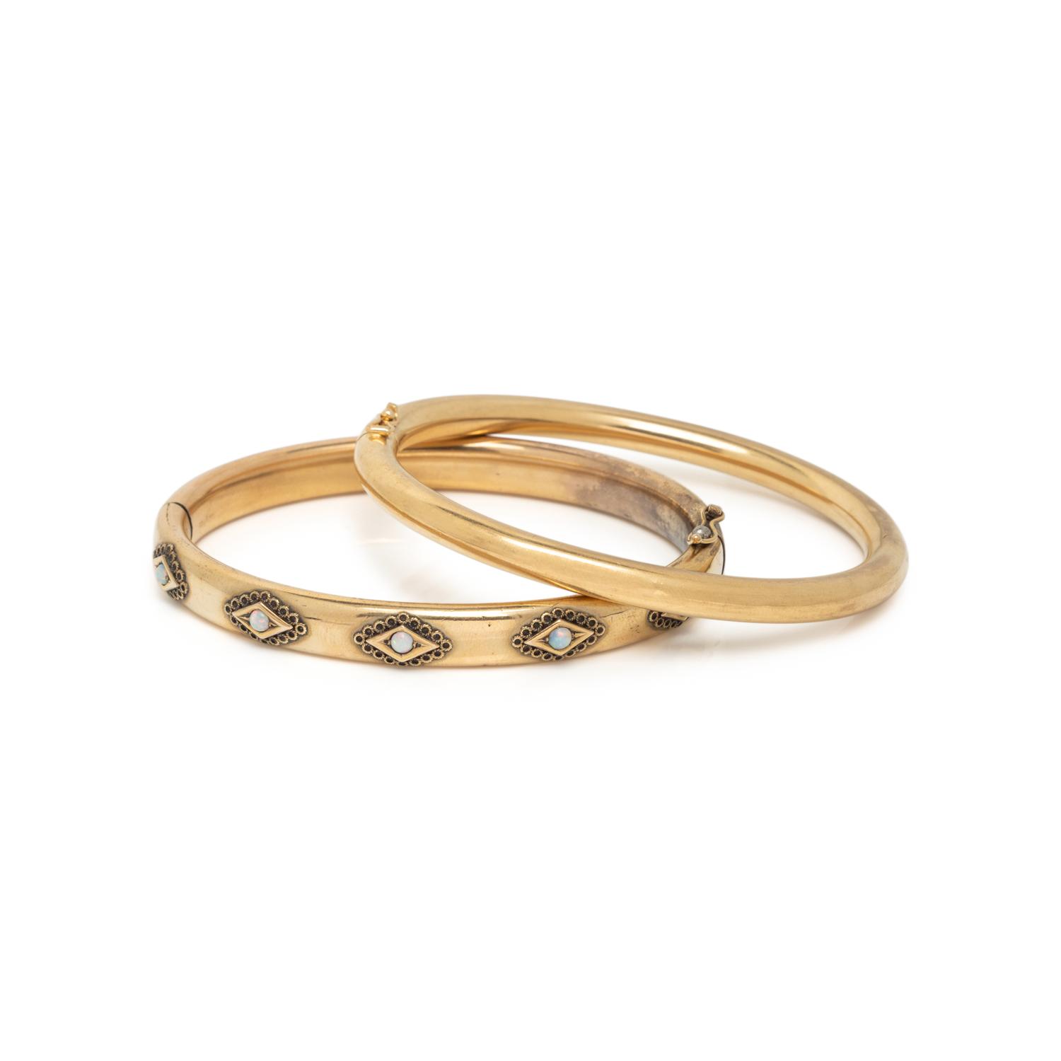 COLLECTION OF YELLOW GOLD BANGLE BRACELETS