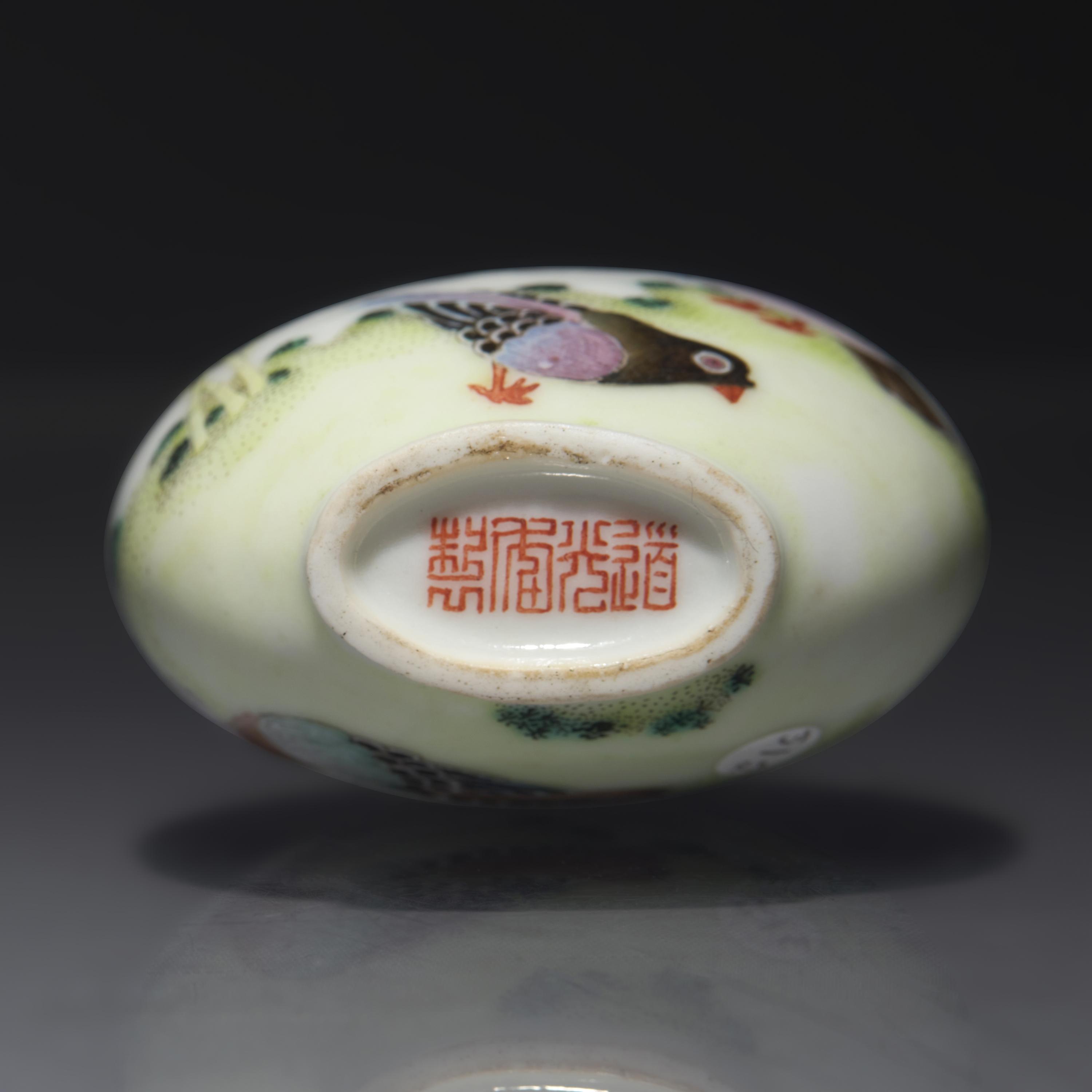 An Imperial Chinese Enameled Porcelain "Pigeons" Snuff Bottle, Qing Dynasty, Daoguang Mark and of The Period — 清道光 御製粉彩花鳥圖鼻煙壺