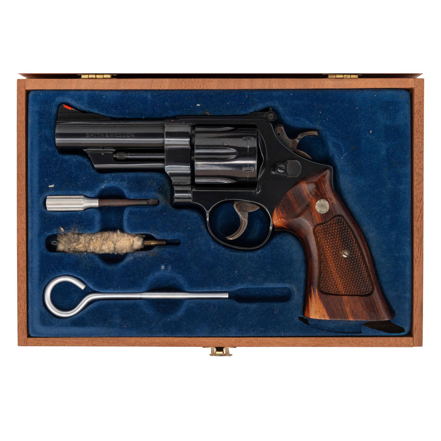 *Smith & Wesson Model 29-2 in Presentation Case