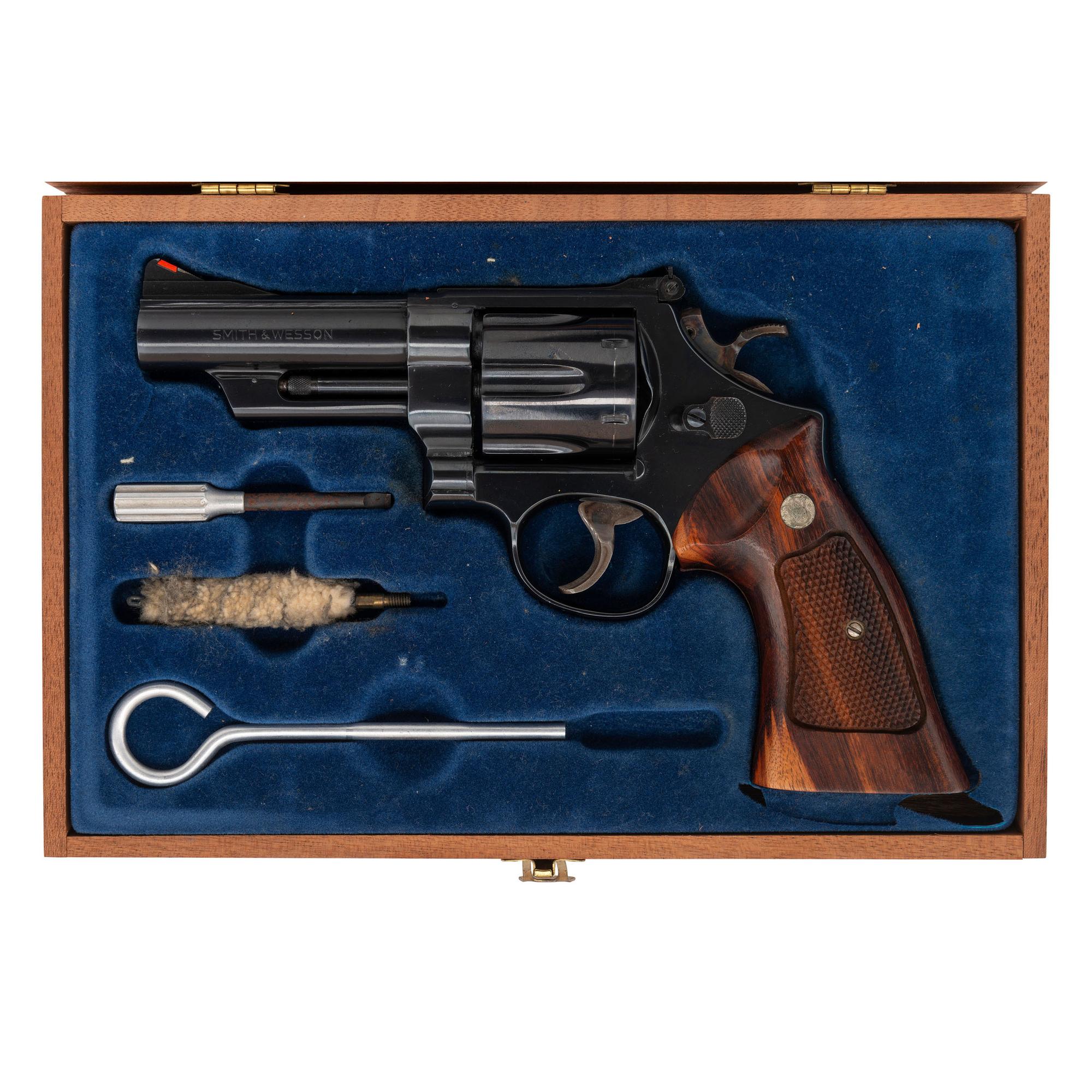 *Smith & Wesson Model 29-2 in Presentation Case
