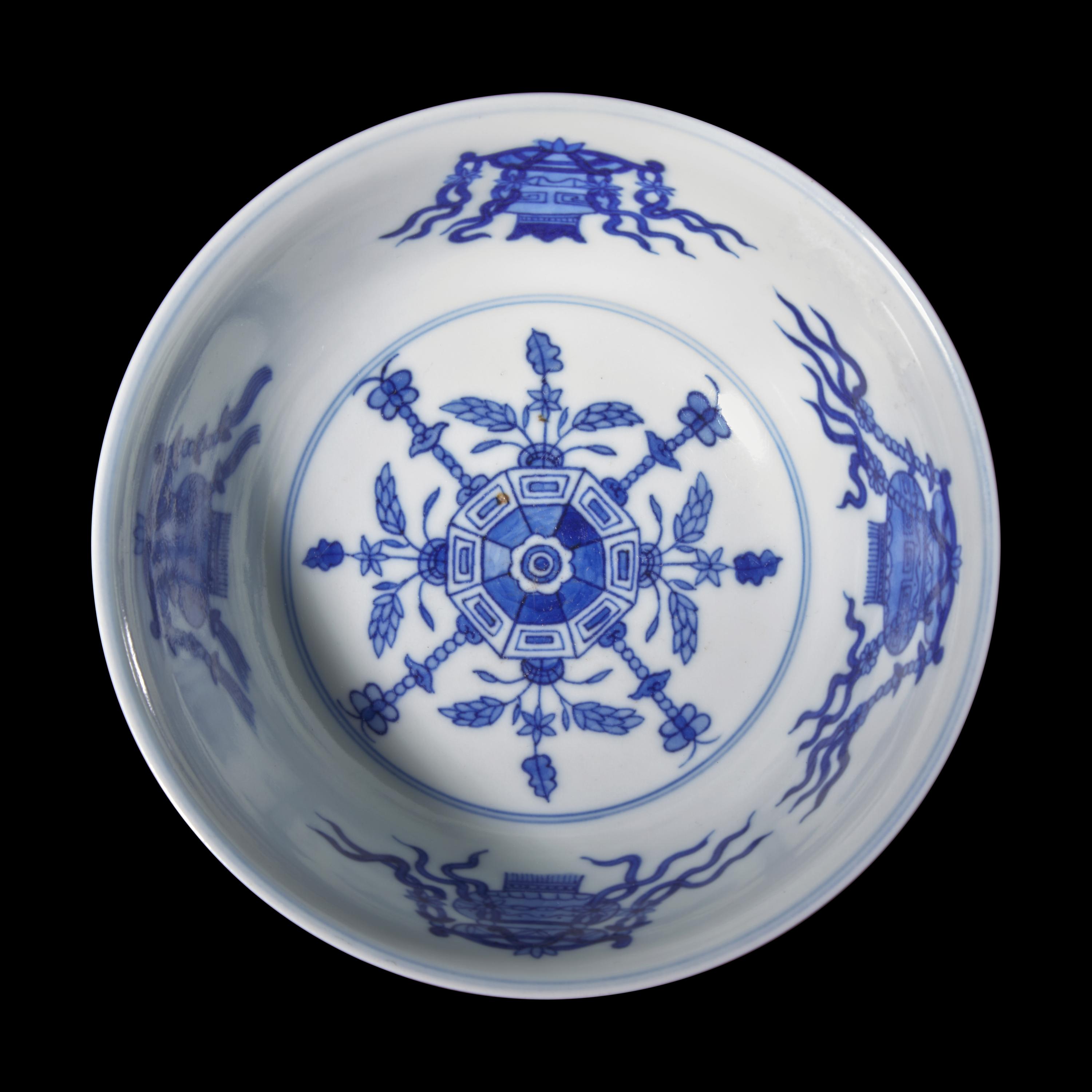 A Chinese Famille Rose Ruby-Ground Sgraffito 'Medallion' Bowl, Late 19th/Early 20th Century — 晚清/民國 內青花外粉彩軋道胭脂紅地開光五穀豐登博古紋碗