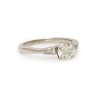 DIAMOND AND WHITE GOLD RING