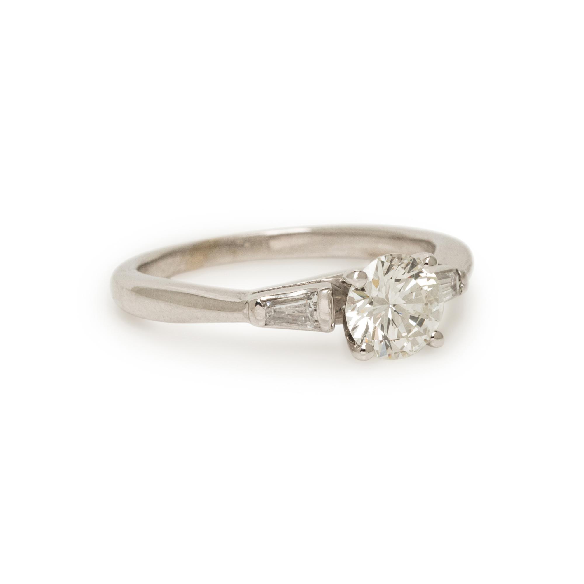 DIAMOND AND WHITE GOLD RING