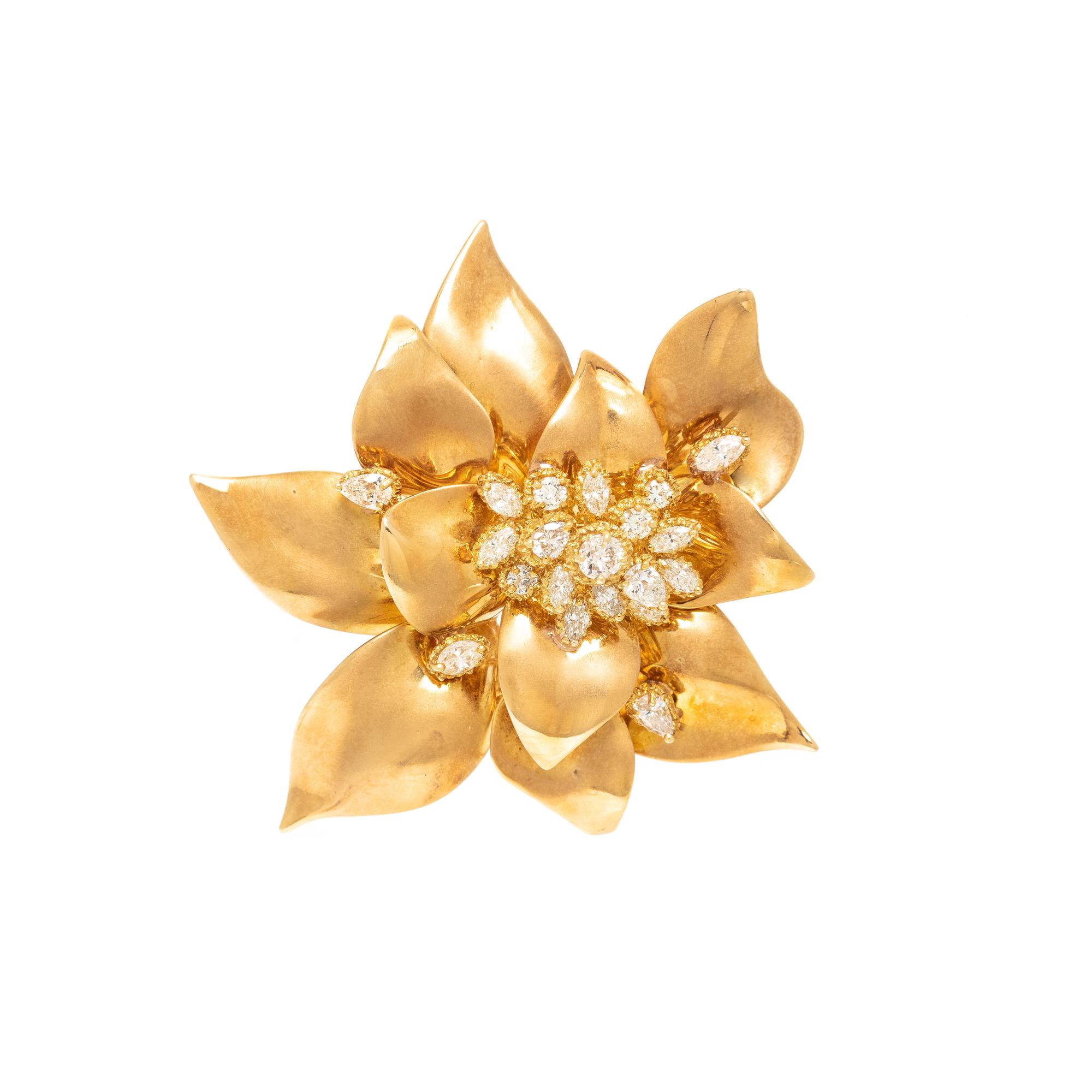 YELLOW GOLD AND DIAMOND FLOWER BROOCH