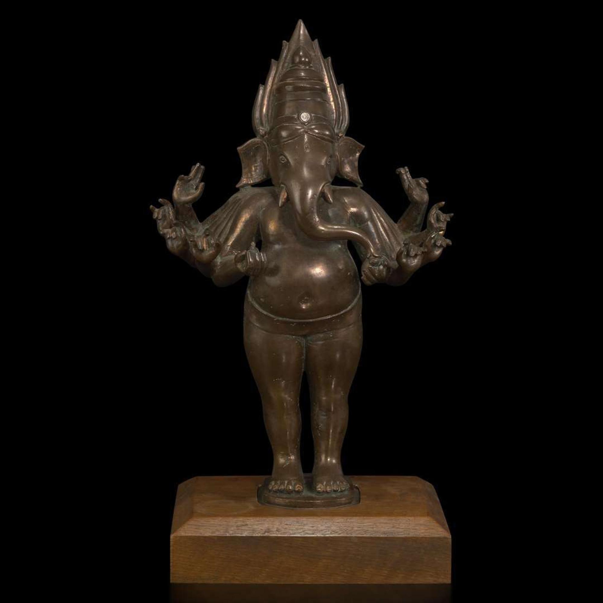 An Indian brass standing figure of Ganesh 铜塑象头神 19th century ????