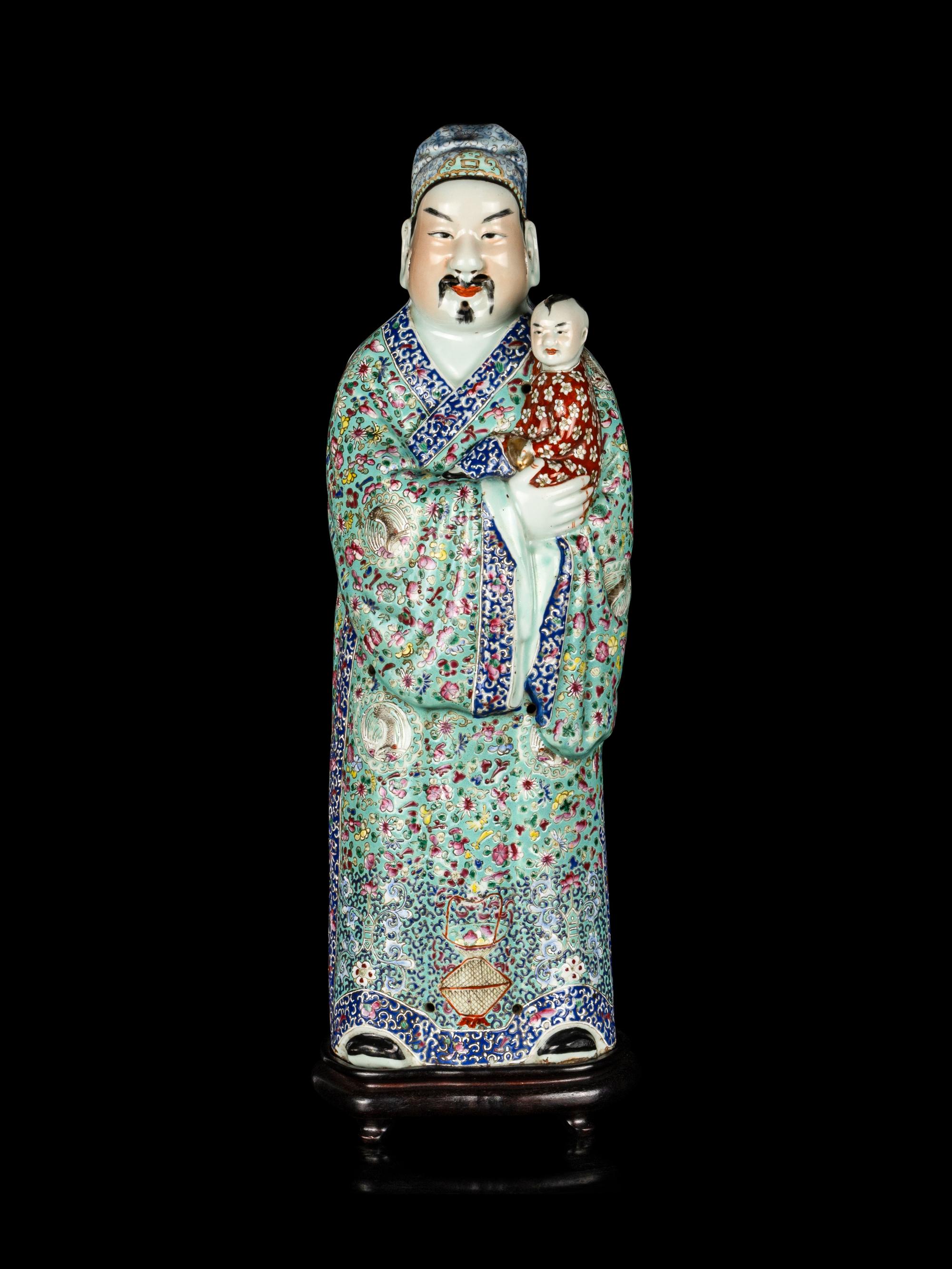 A Large Chinese Famille Rose Porcelain Figural Group