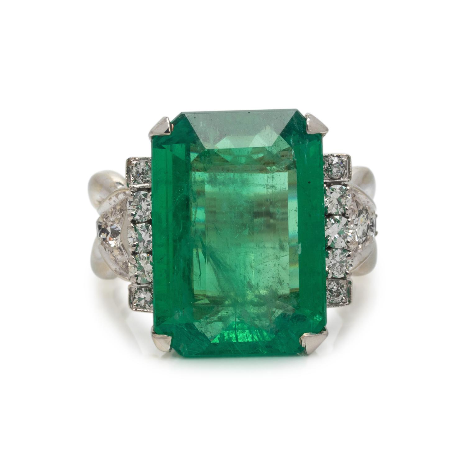 EMERALD AND DIAMOND RING
