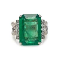 EMERALD AND DIAMOND RING