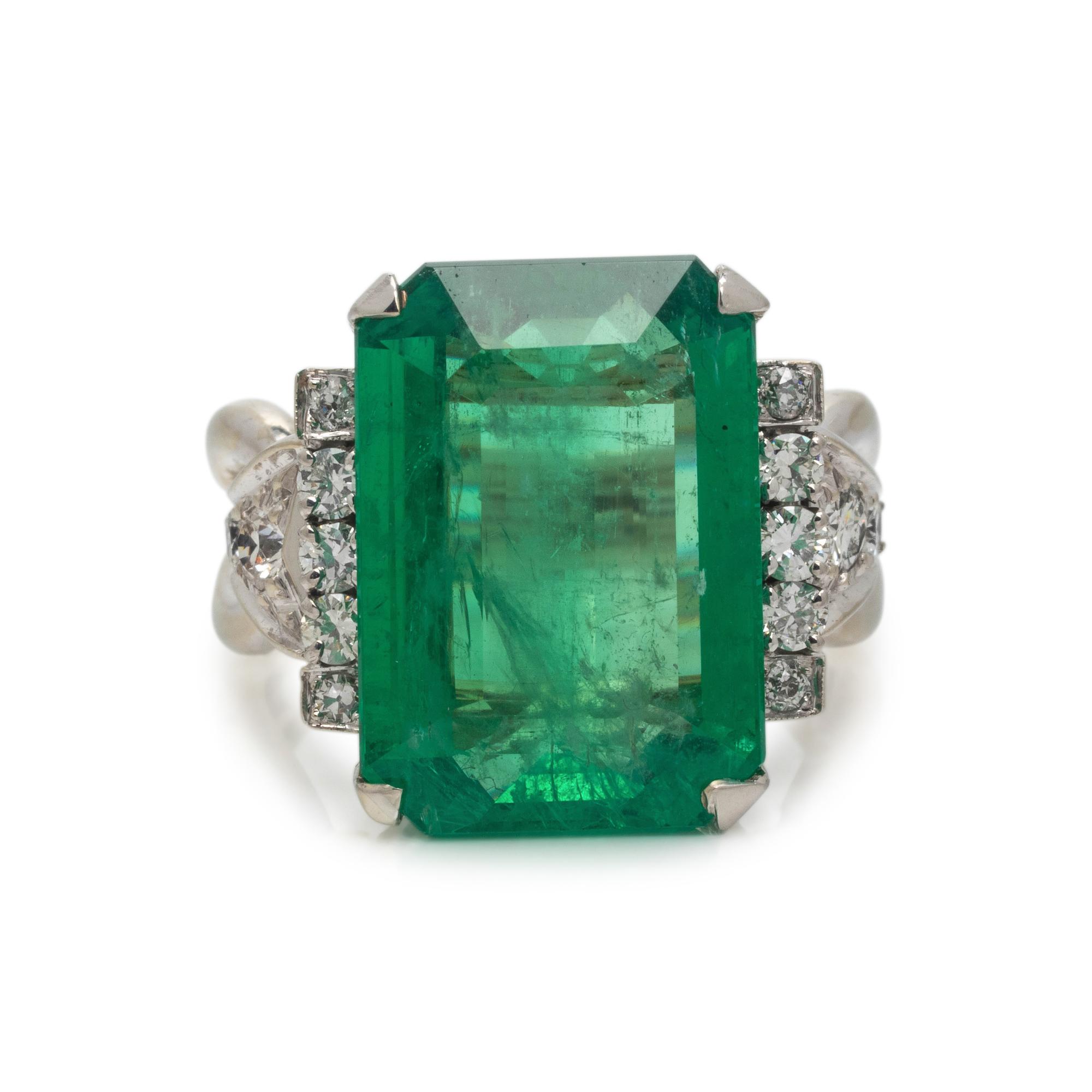 EMERALD AND DIAMOND RING