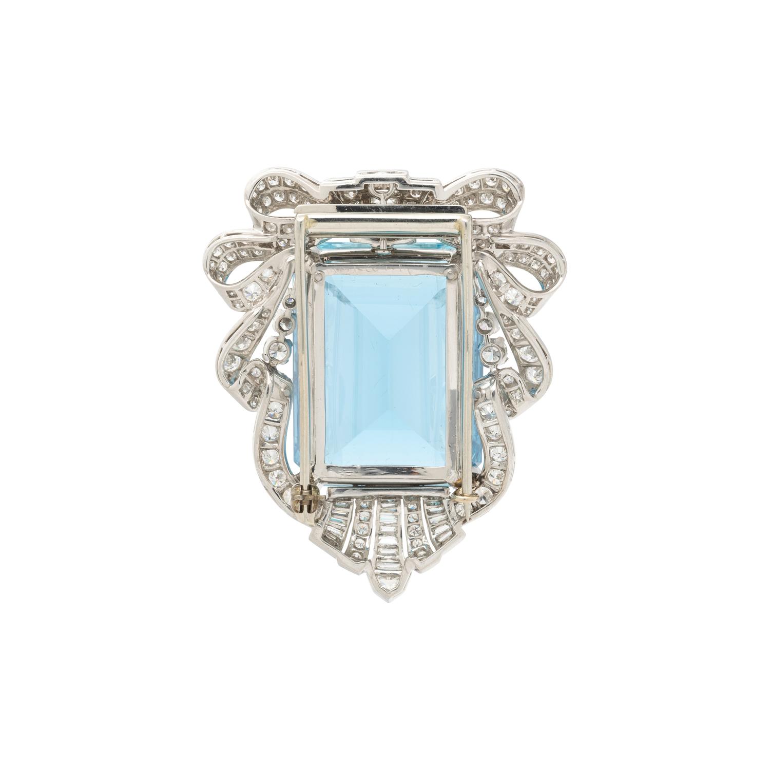 PLATINUM, AQUAMARINE, AND DIAMOND PENDANT BROOCH