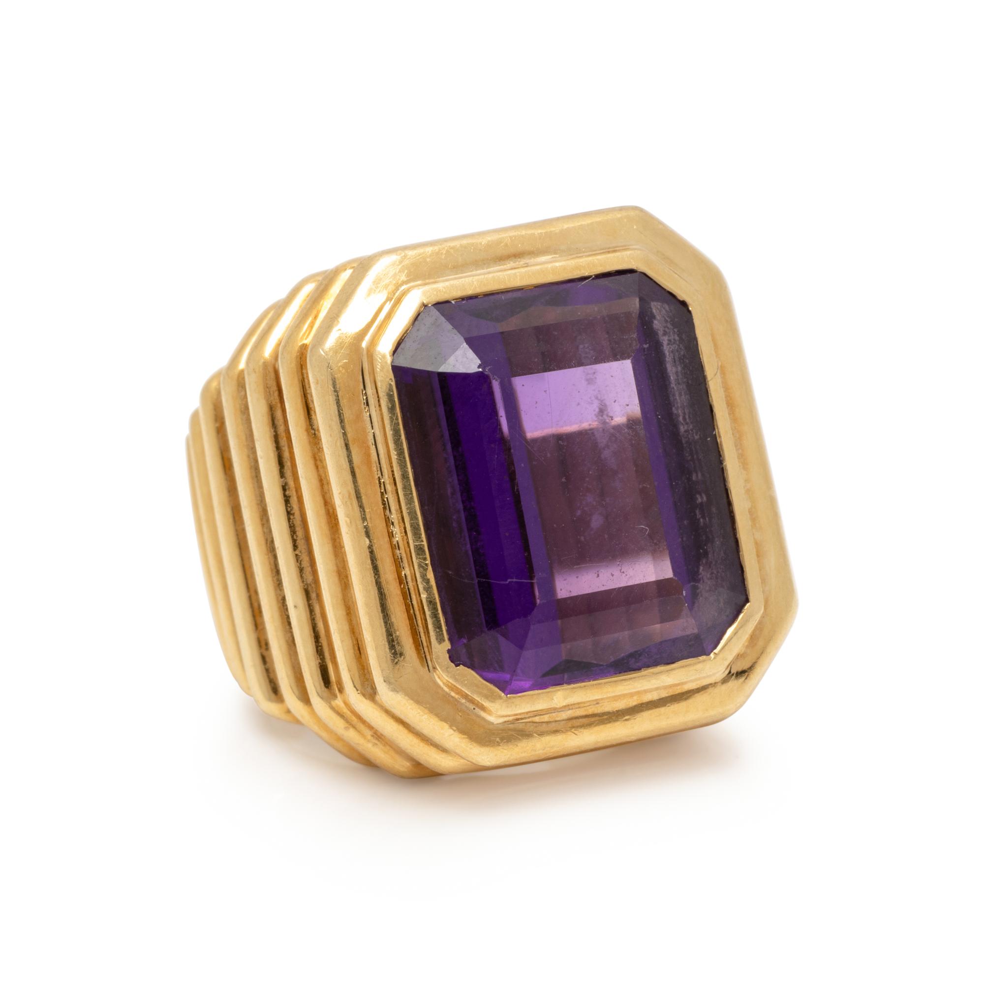 AMETHYST AND YELLOW GOLD RING