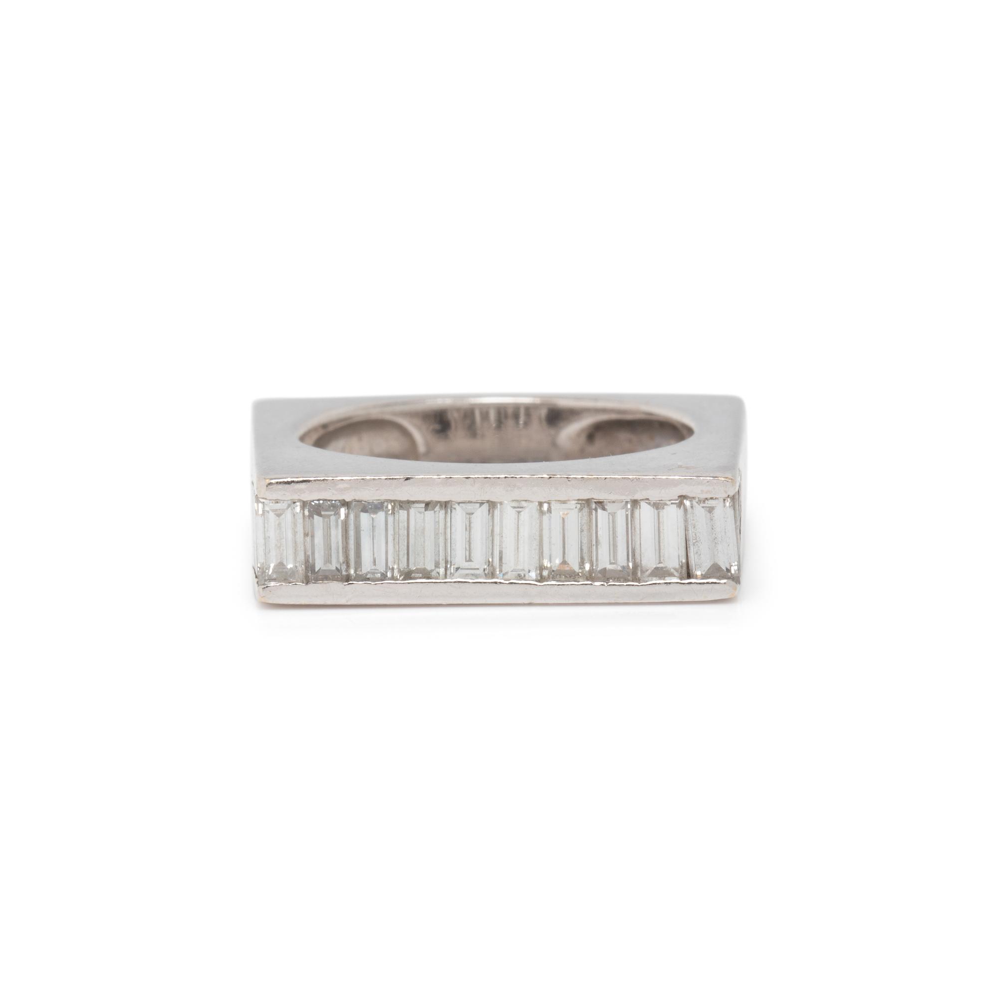 WHITE GOLD AND DIAMOND RING