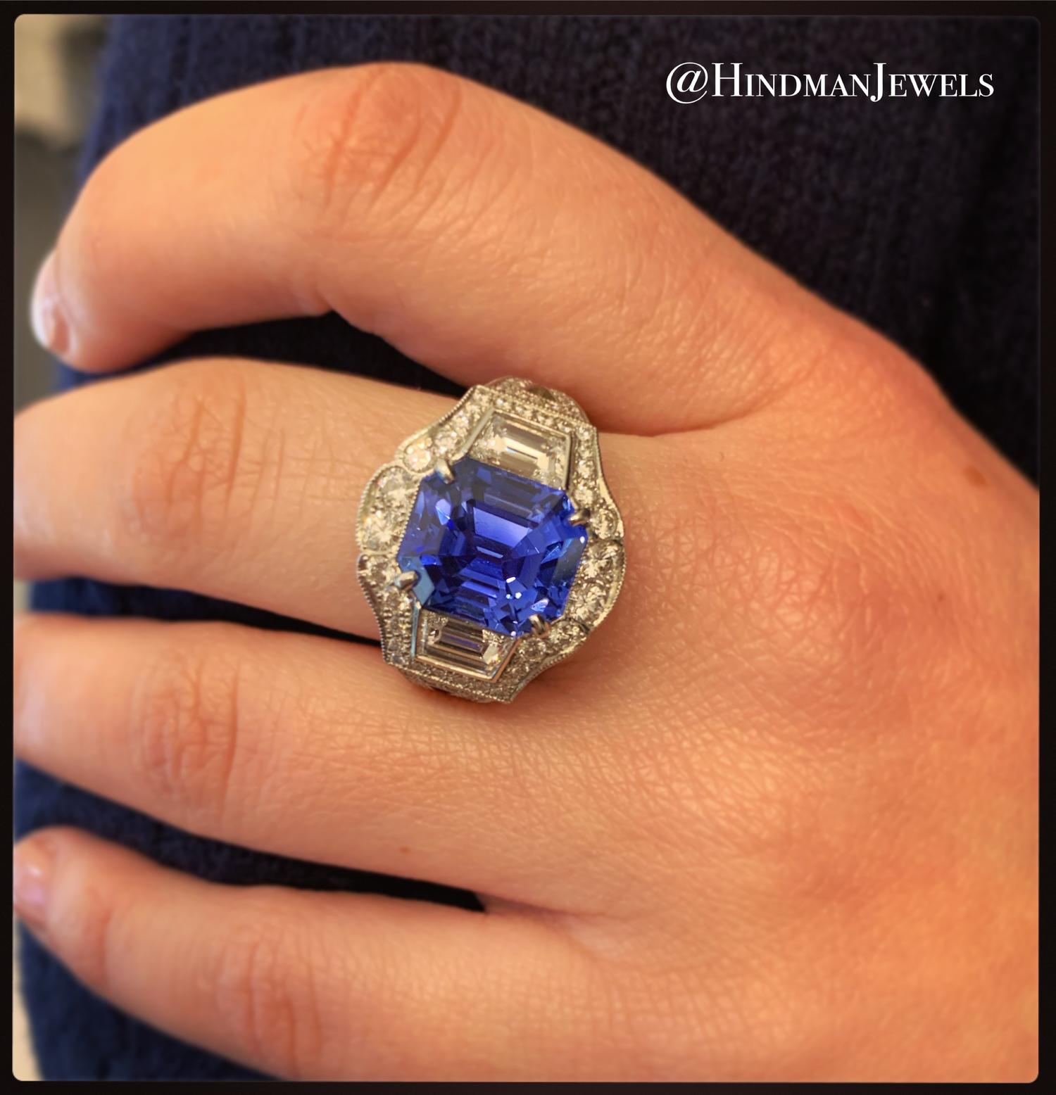 SAPPHIRE AND DIAMOND RING