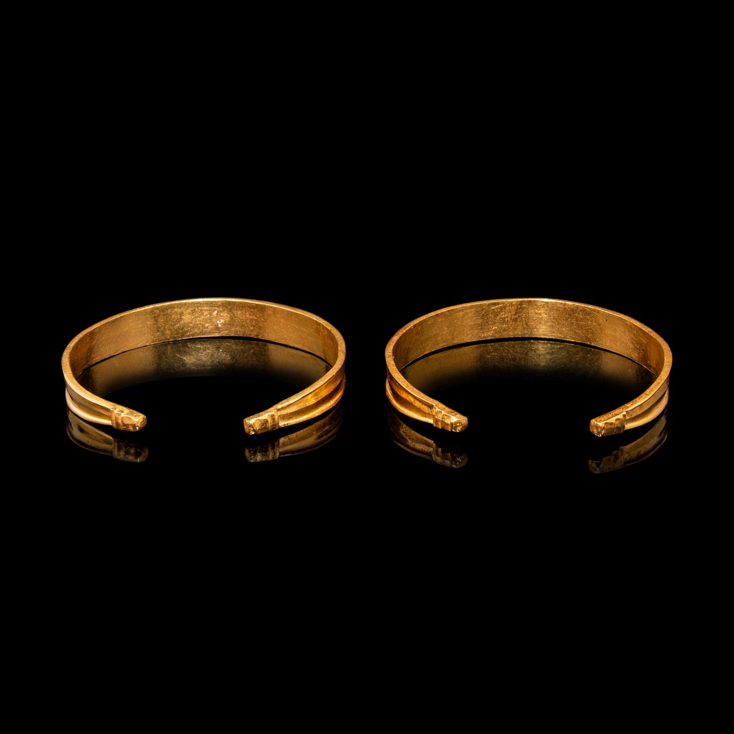 A Pair of Chinese Gold Bracelets, Qianzhuo, Song Dynasty 宋 金鉗鐲一對