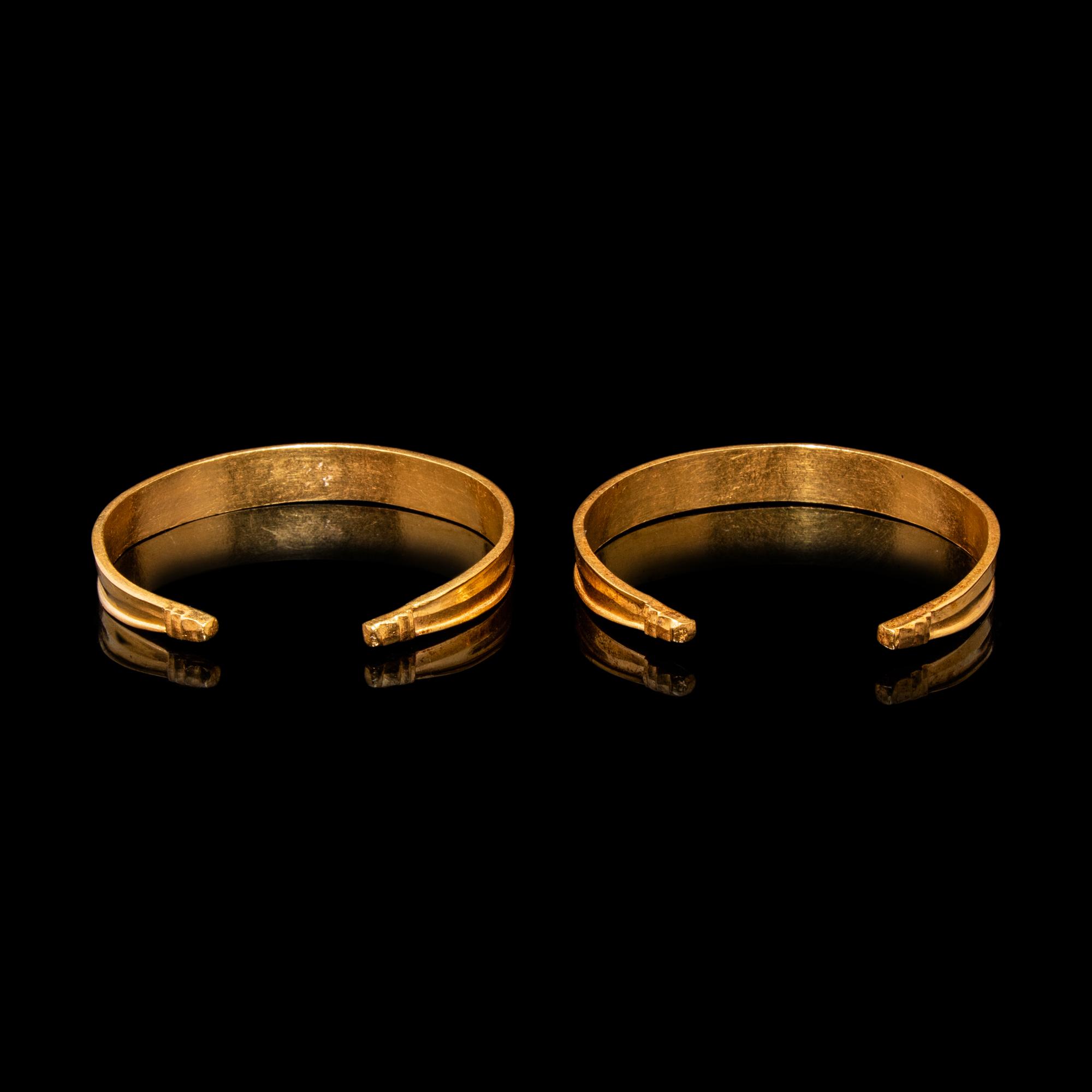 A Pair of Chinese Gold Bracelets, Qianzhuo, Song Dynasty 宋 金鉗鐲一對