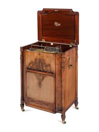 A Mira 18-Inch Disc Music Box