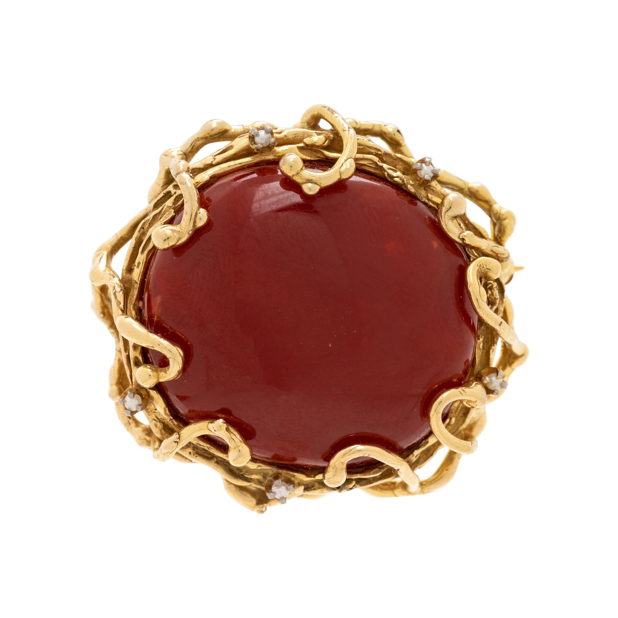YELLOW GOLD AND CORAL BROOCH