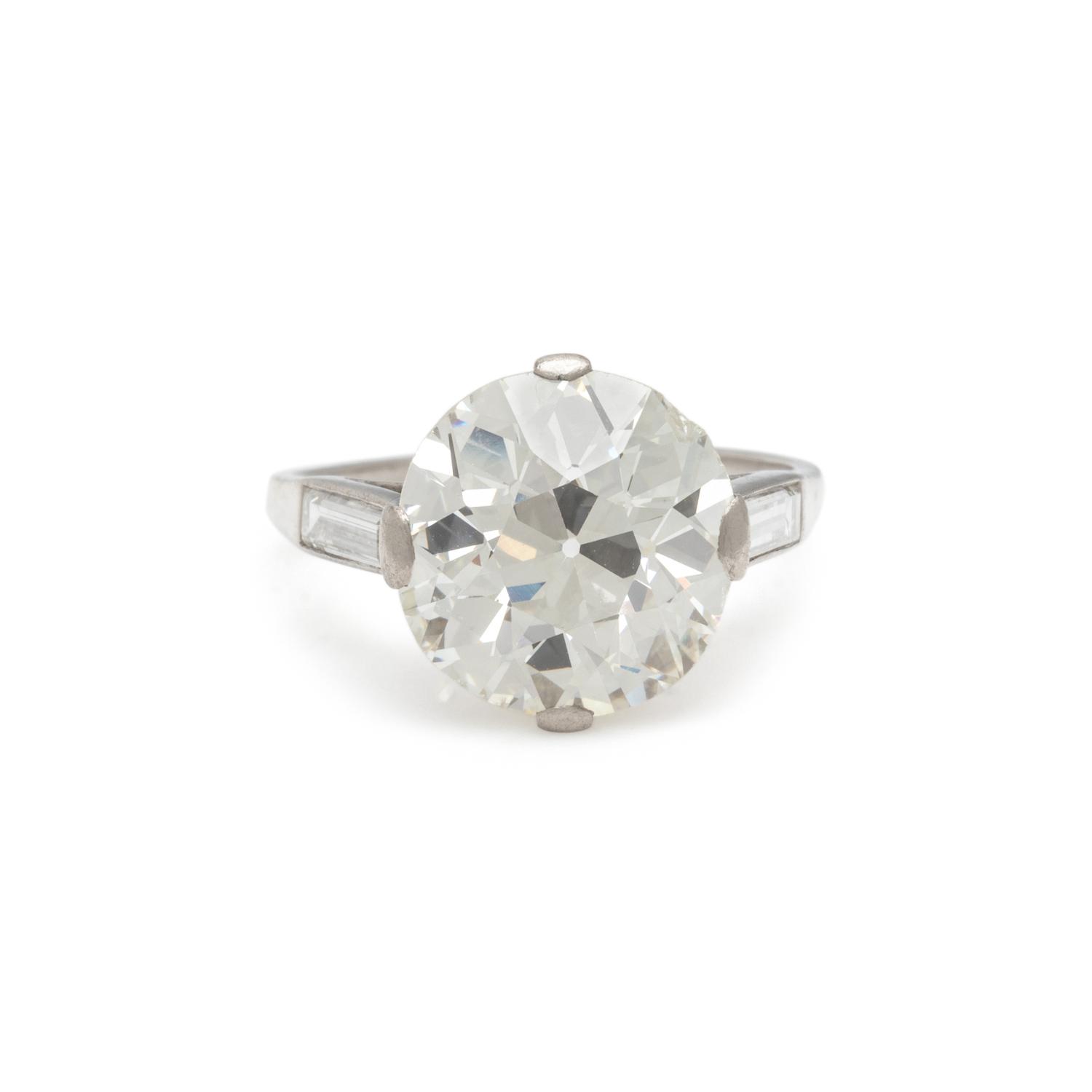 DIAMOND RING
