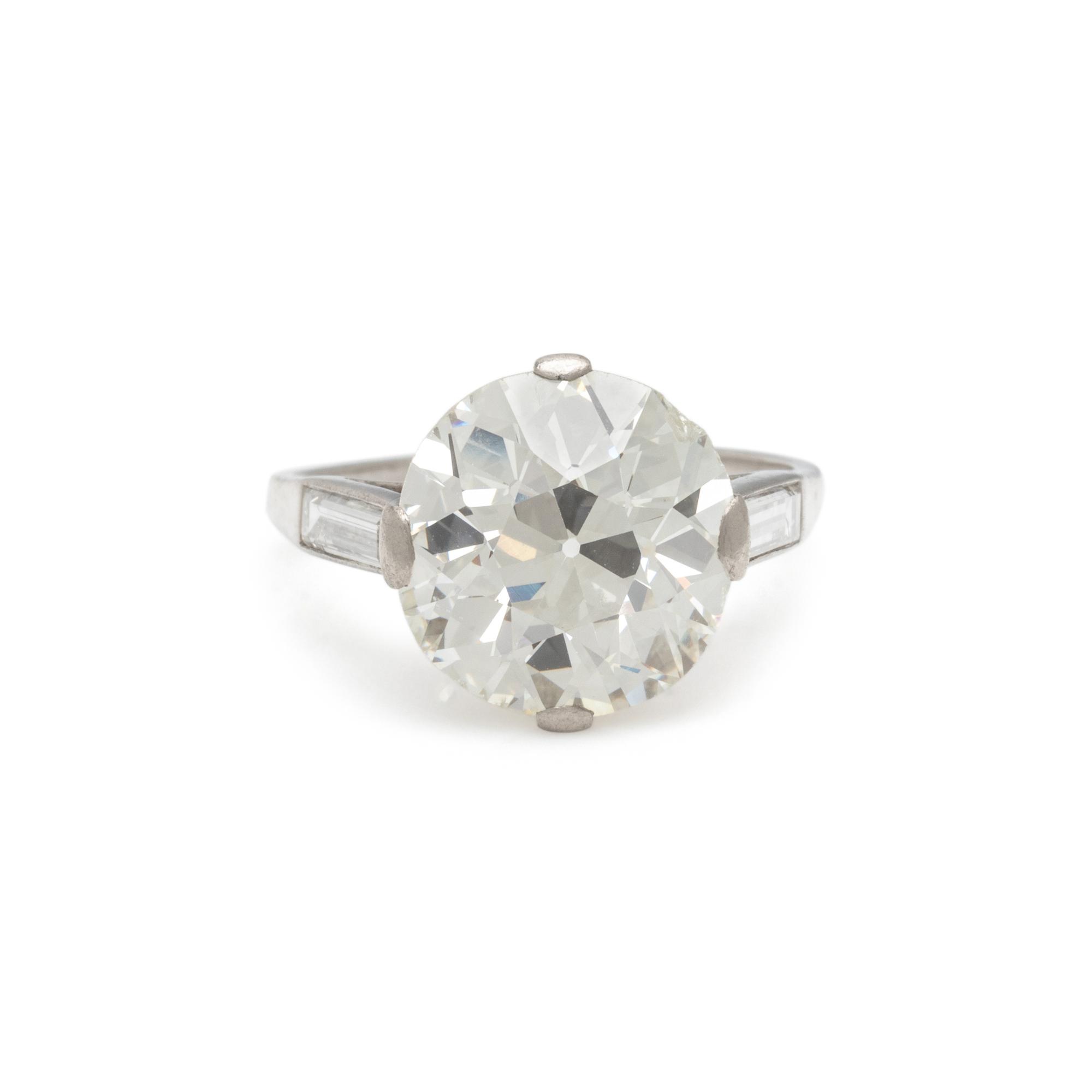 DIAMOND RING