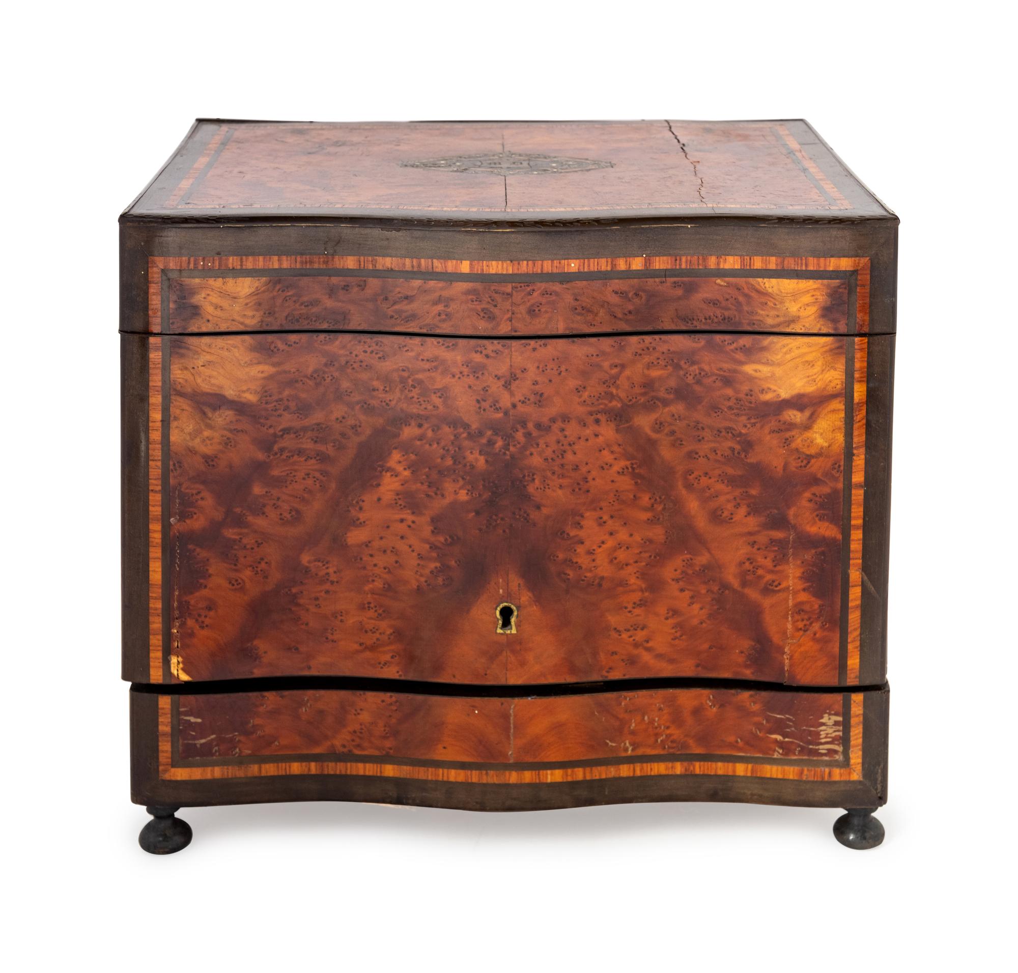 A Napoleon III Burlwood Cave à Liqueur