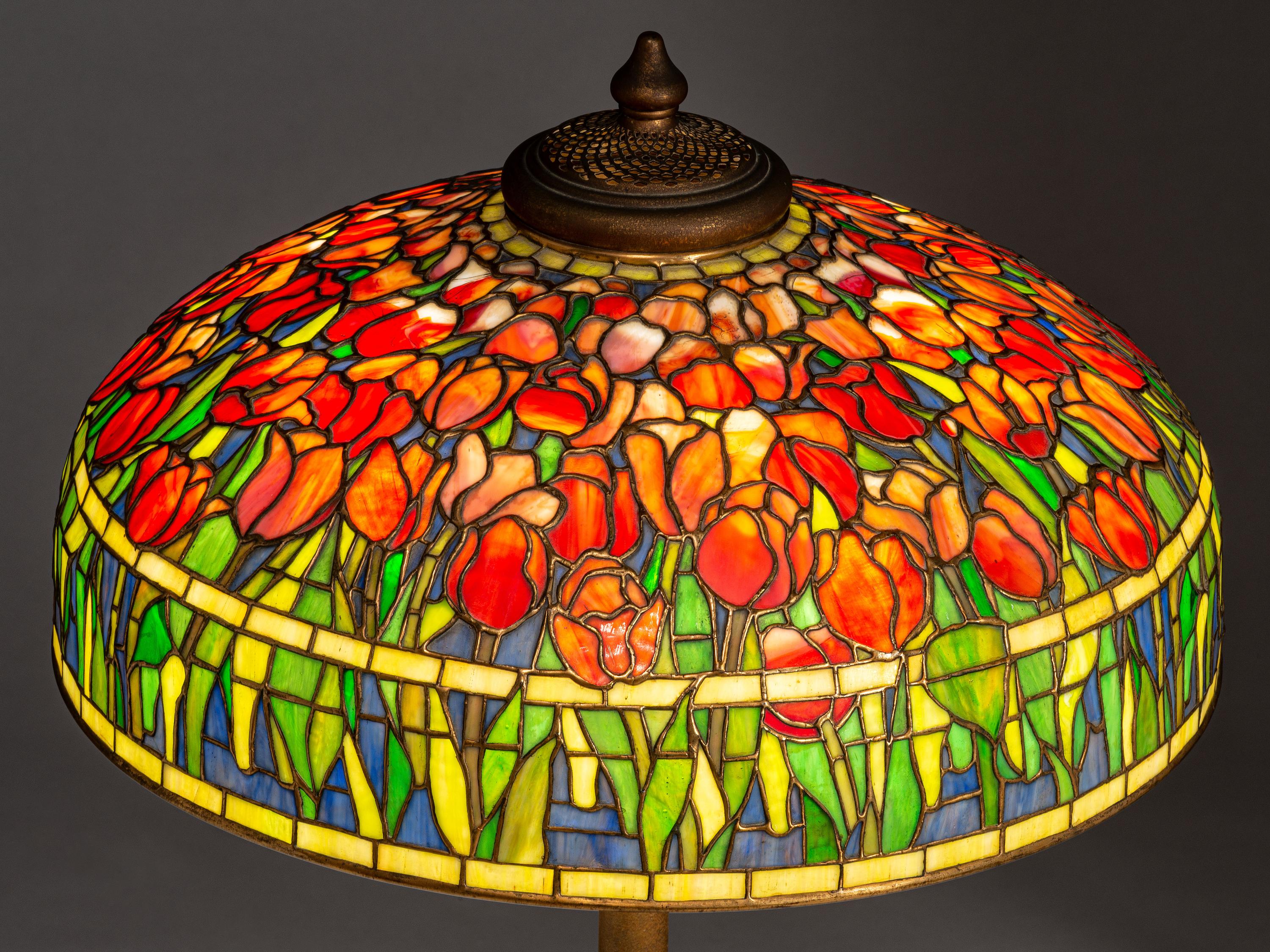Tulip Floor Lamp with Piano Base
