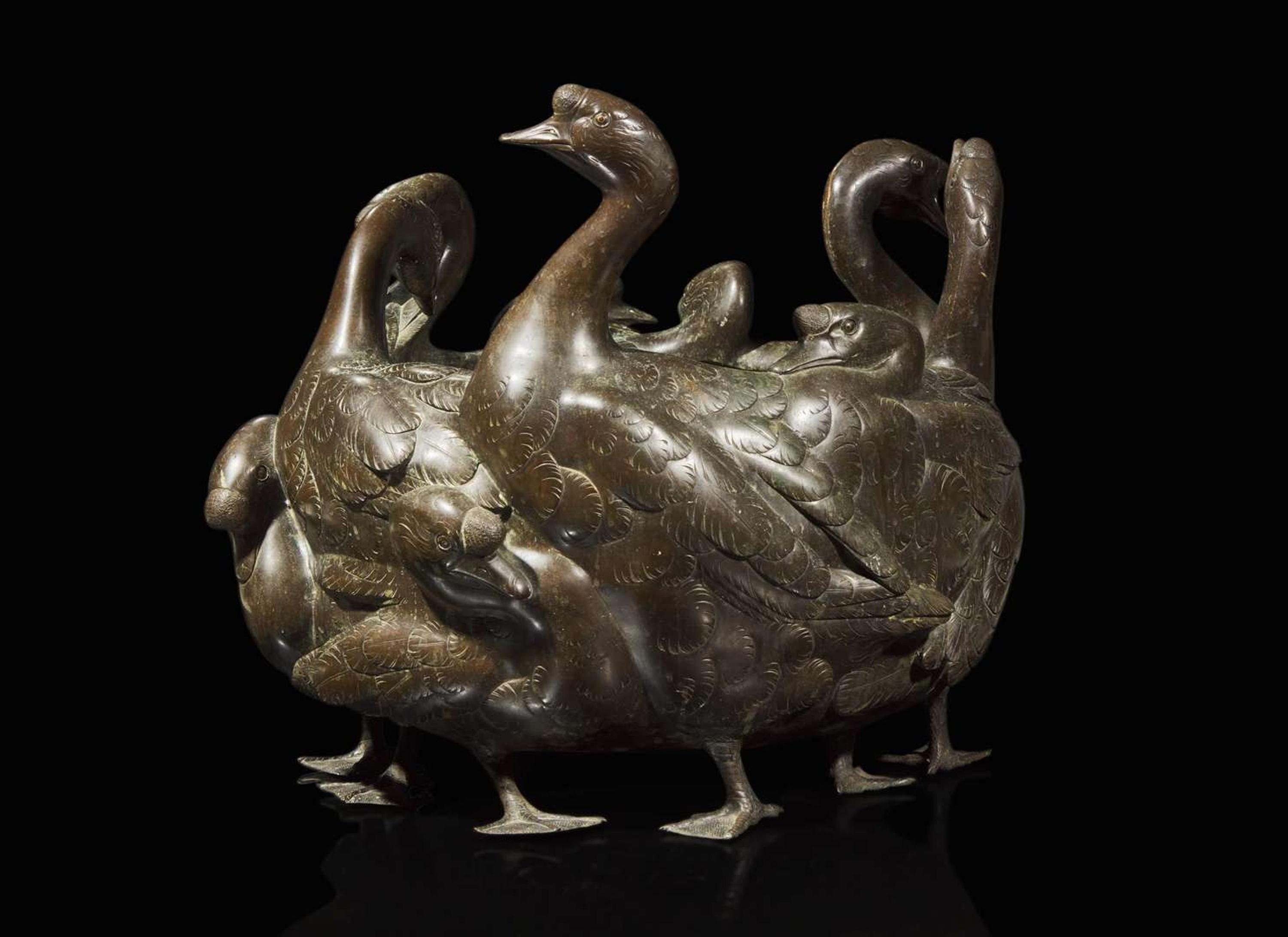 A large Japanese patinated bronze “Geese” jardinière, Meiji/Taisho period 銅加漆鵝形花盆 明治至大正