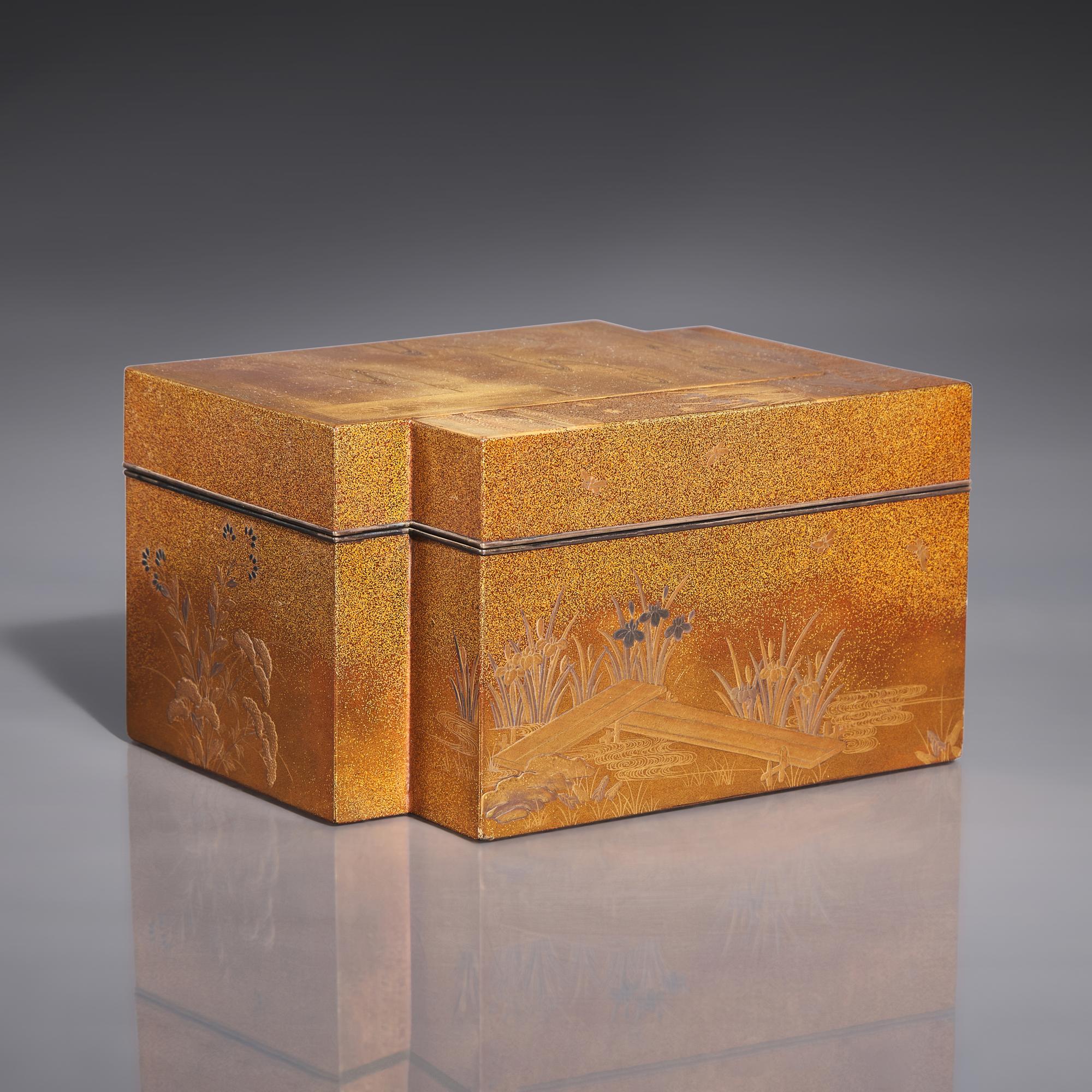 A Japanese Gilt Lacquer Book-Form Box, Late Edo to Meiji Period, Late 18th to 19th Century — 日本江戶時代 金漆蒔繪仿書蓋盒