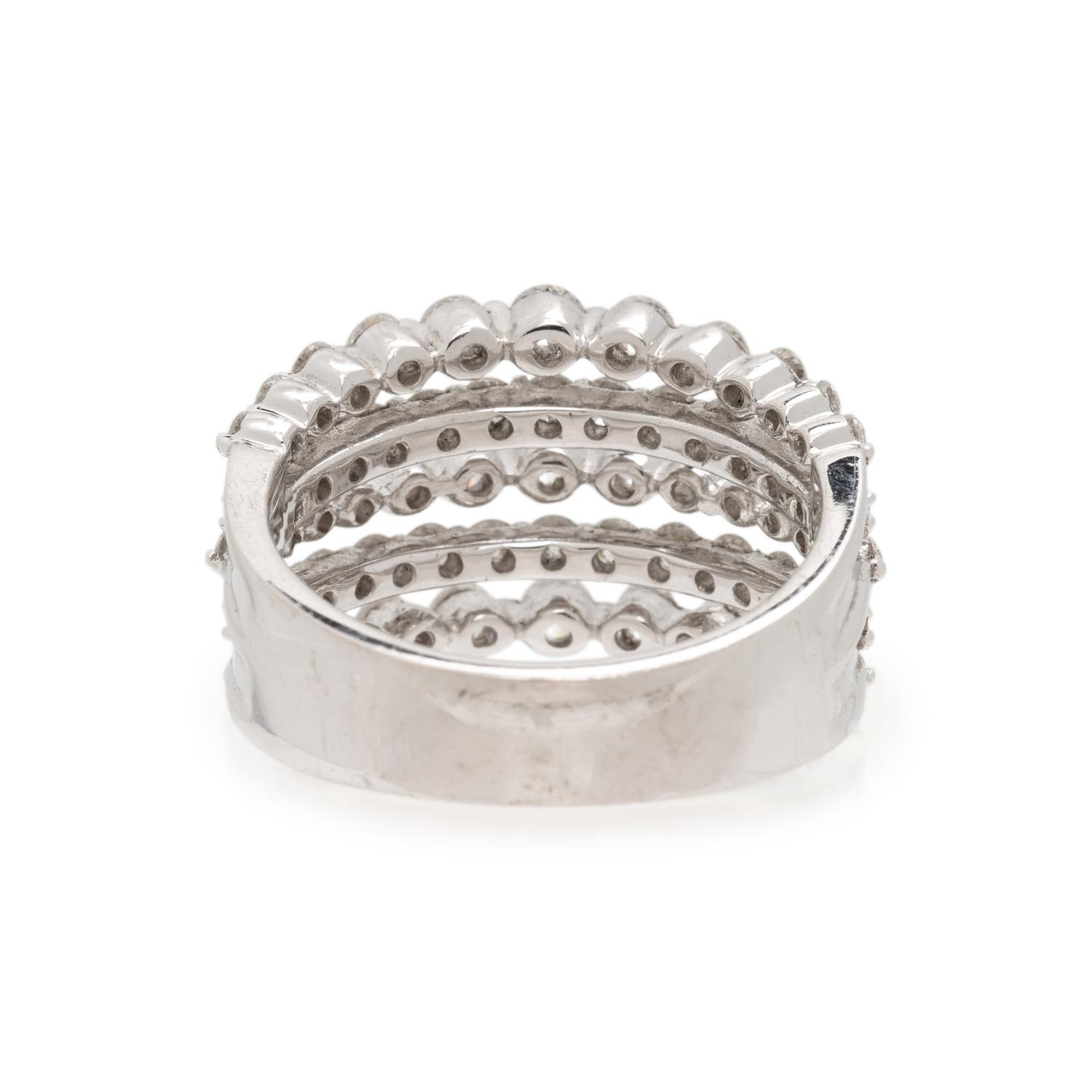 WHITE GOLD AND DIAMOND RING