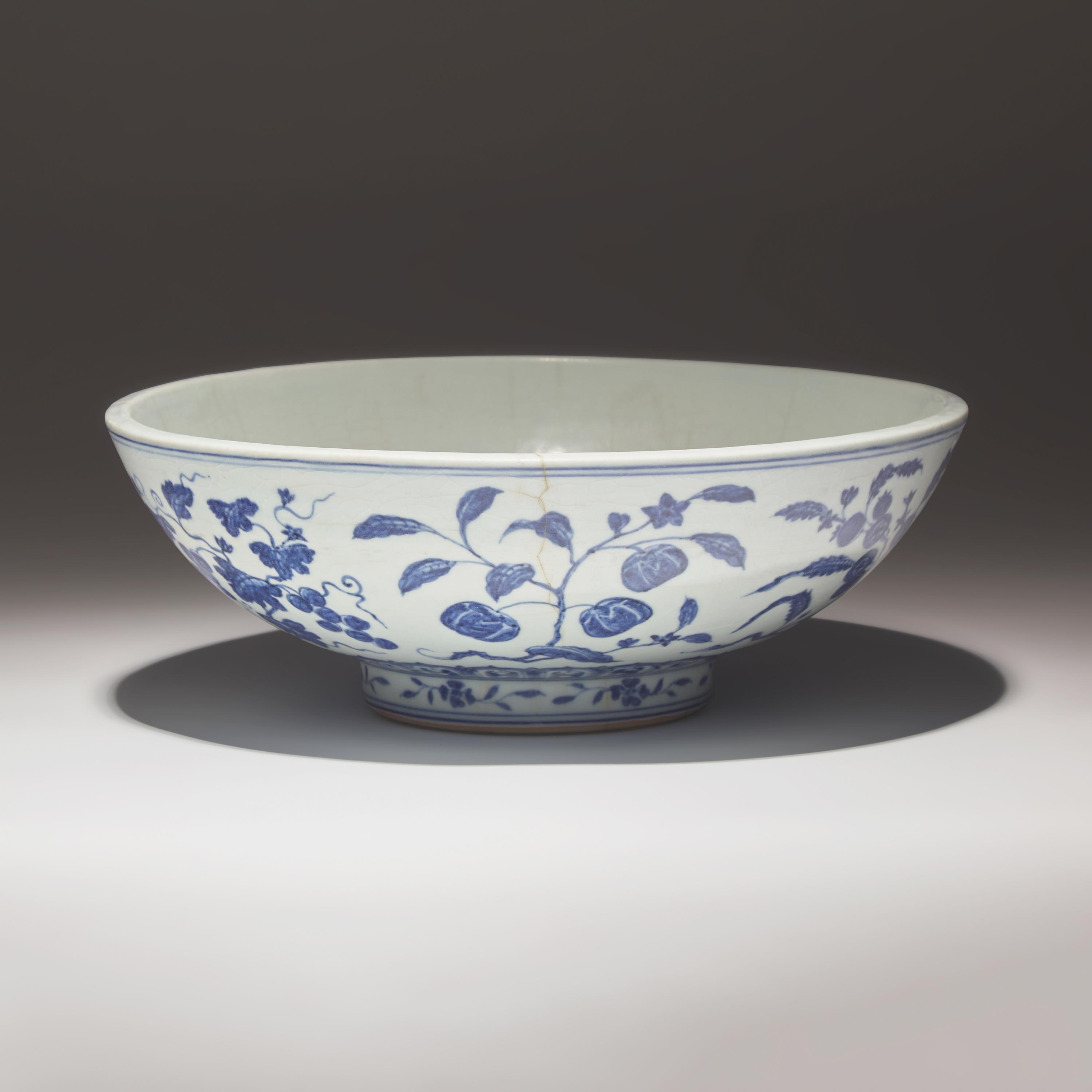A Rare and Large Chinese Blue and White Porcelain 'Fruit and Flower' Bowl, Xuande Mark and Period — 明宣德 青花折枝瑞果紋大骰子盌